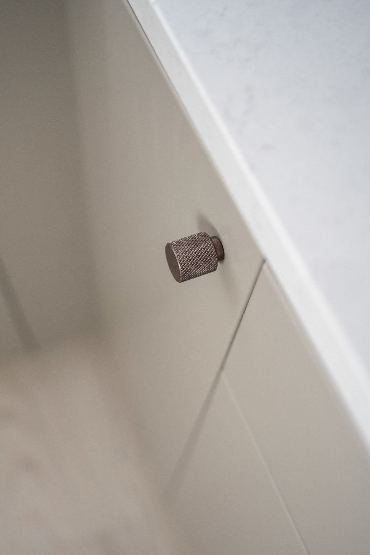 Helix Cross | Knop i Dark Bronze Ø 20 mm x D 25 mm Beslag Design 309034-11 FINICC