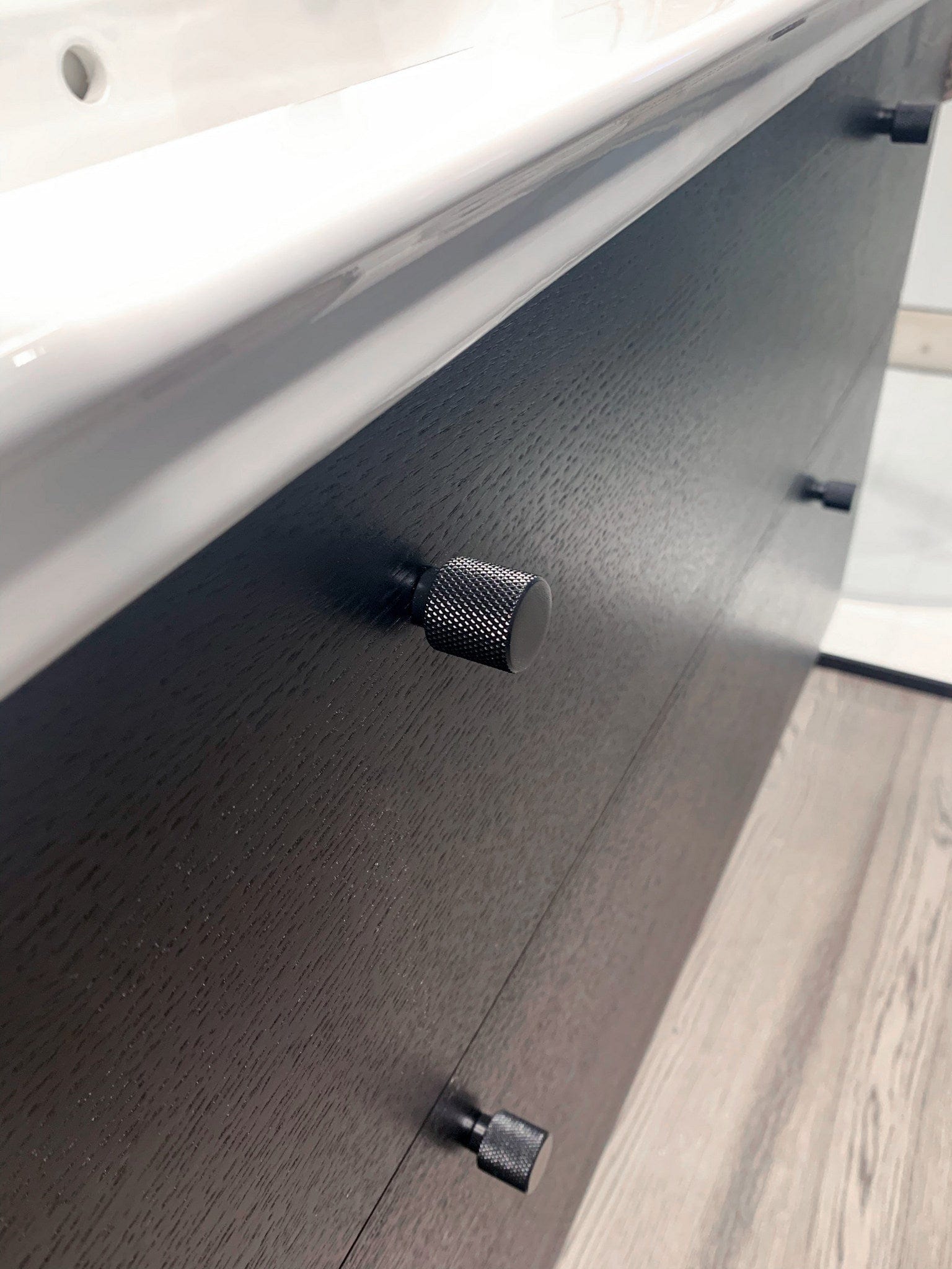 Helix Cross | Knop i Mat Sort Beslag Design FINICC