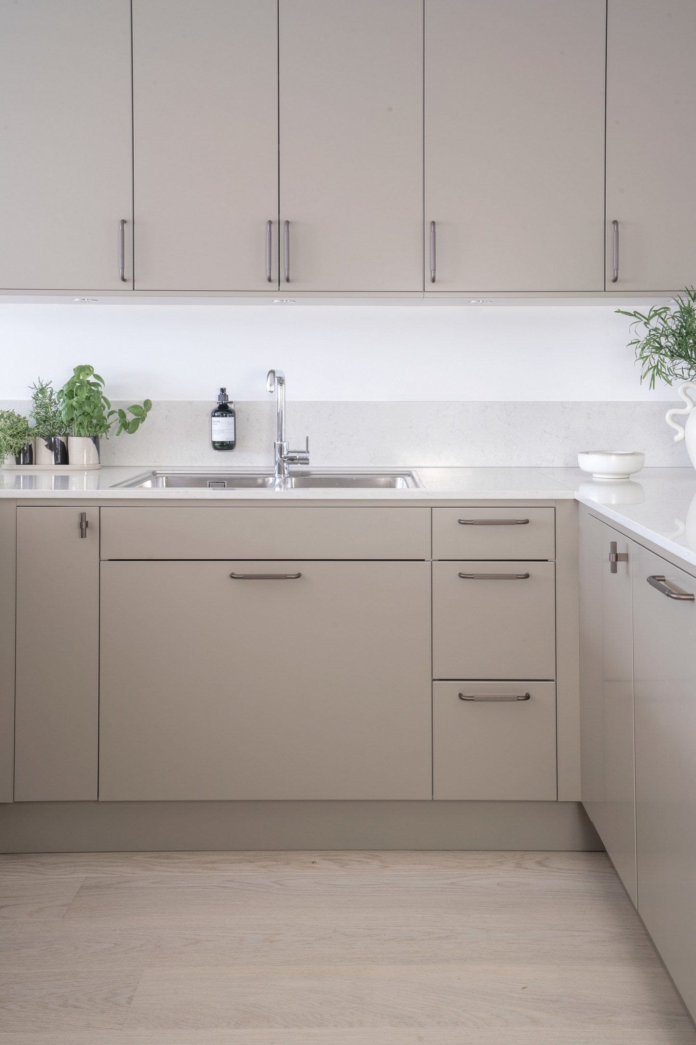 Helix Stripe | Greb i Dark Bronze Beslag Design FINICC