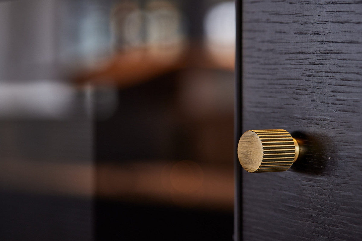 Helix Stripe | Knop i Antik Bronze Beslag Design FINICC