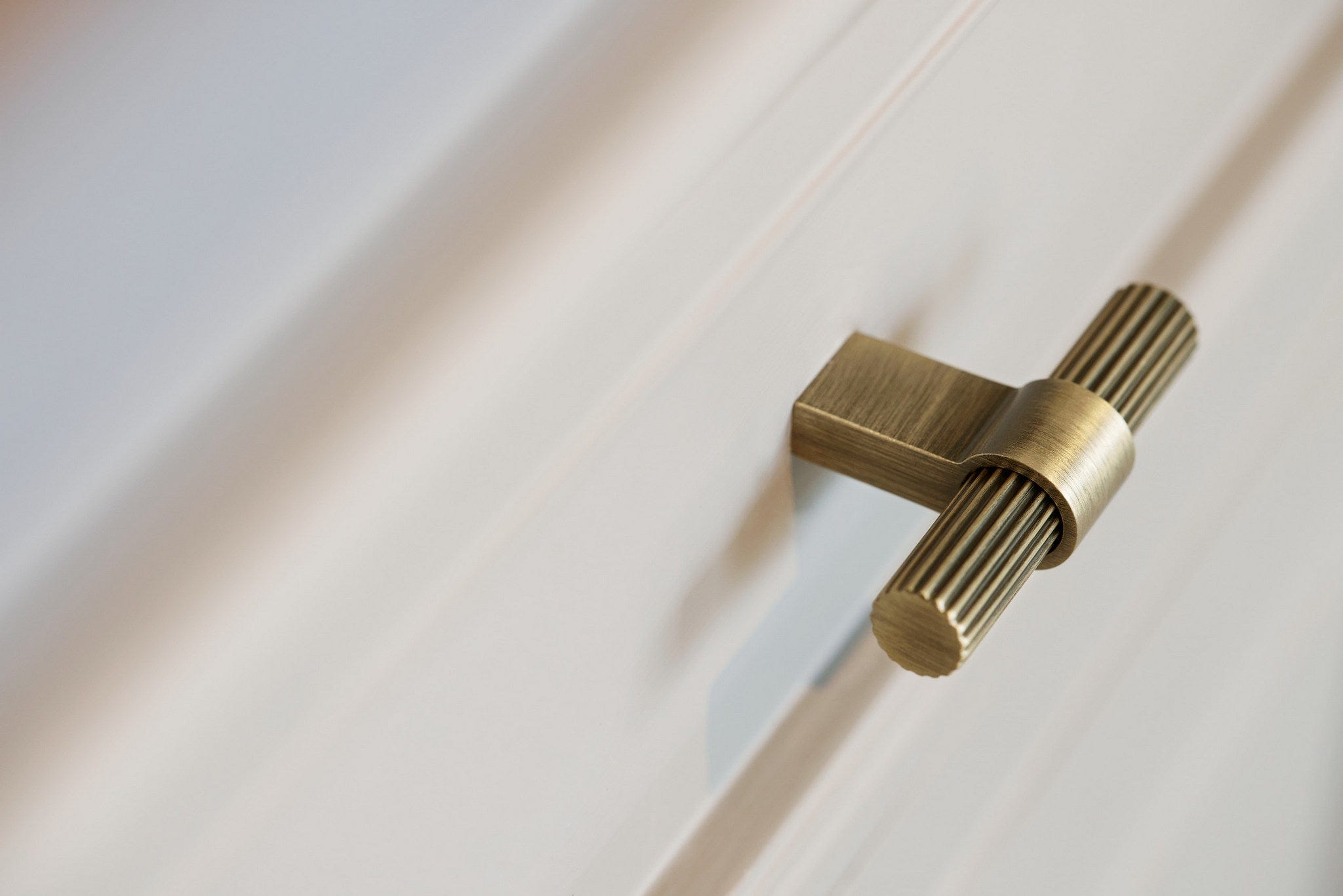 Helix T Stripe | Greb i Antik Bronze L 60 mm x D 35 mm Beslag Design 309211-11 FINICC