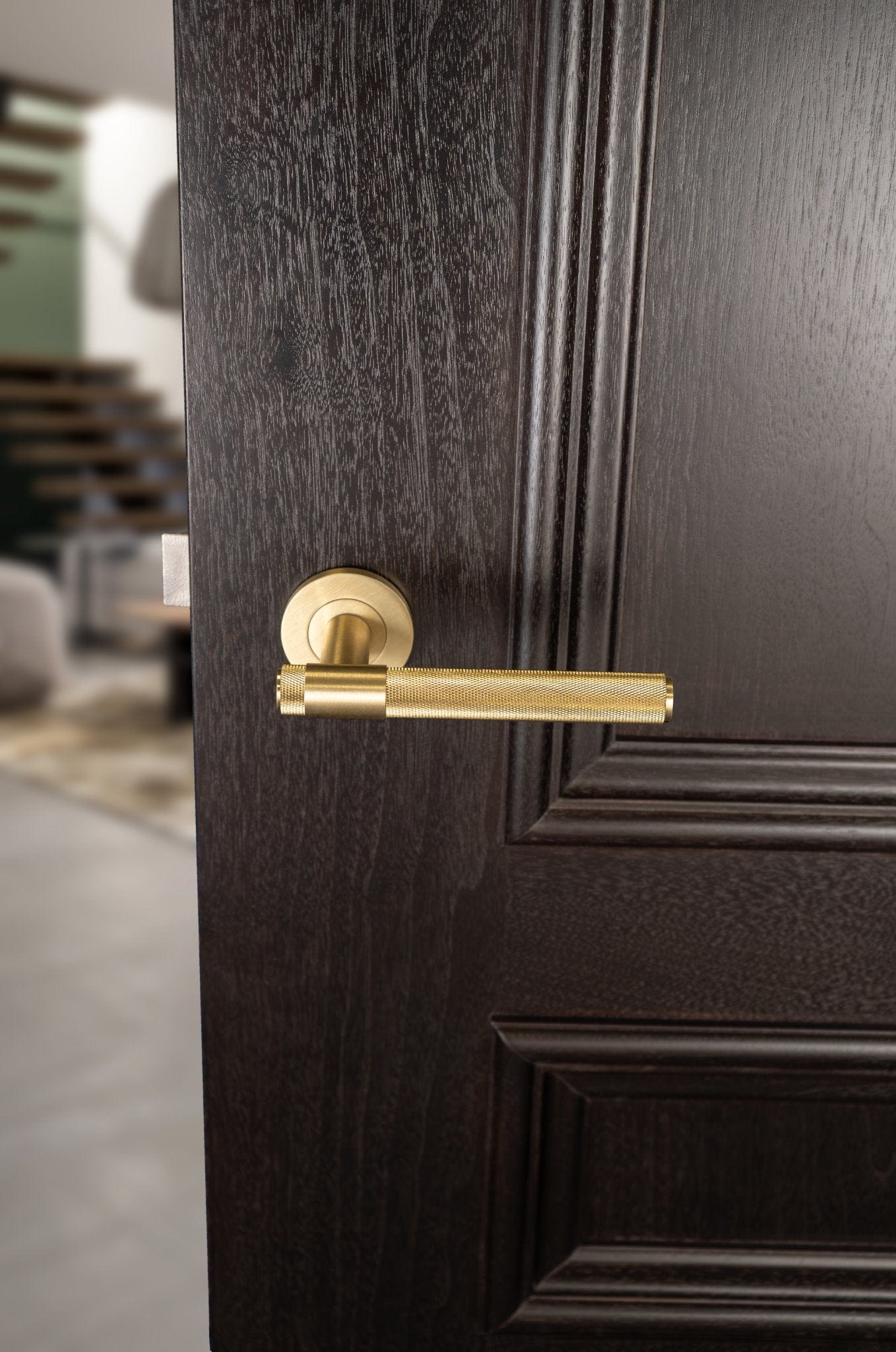 Kingston | Dørhåndtag i Børstet Messing med Lak Alexander & Wilks AW240SBPVD FINICC