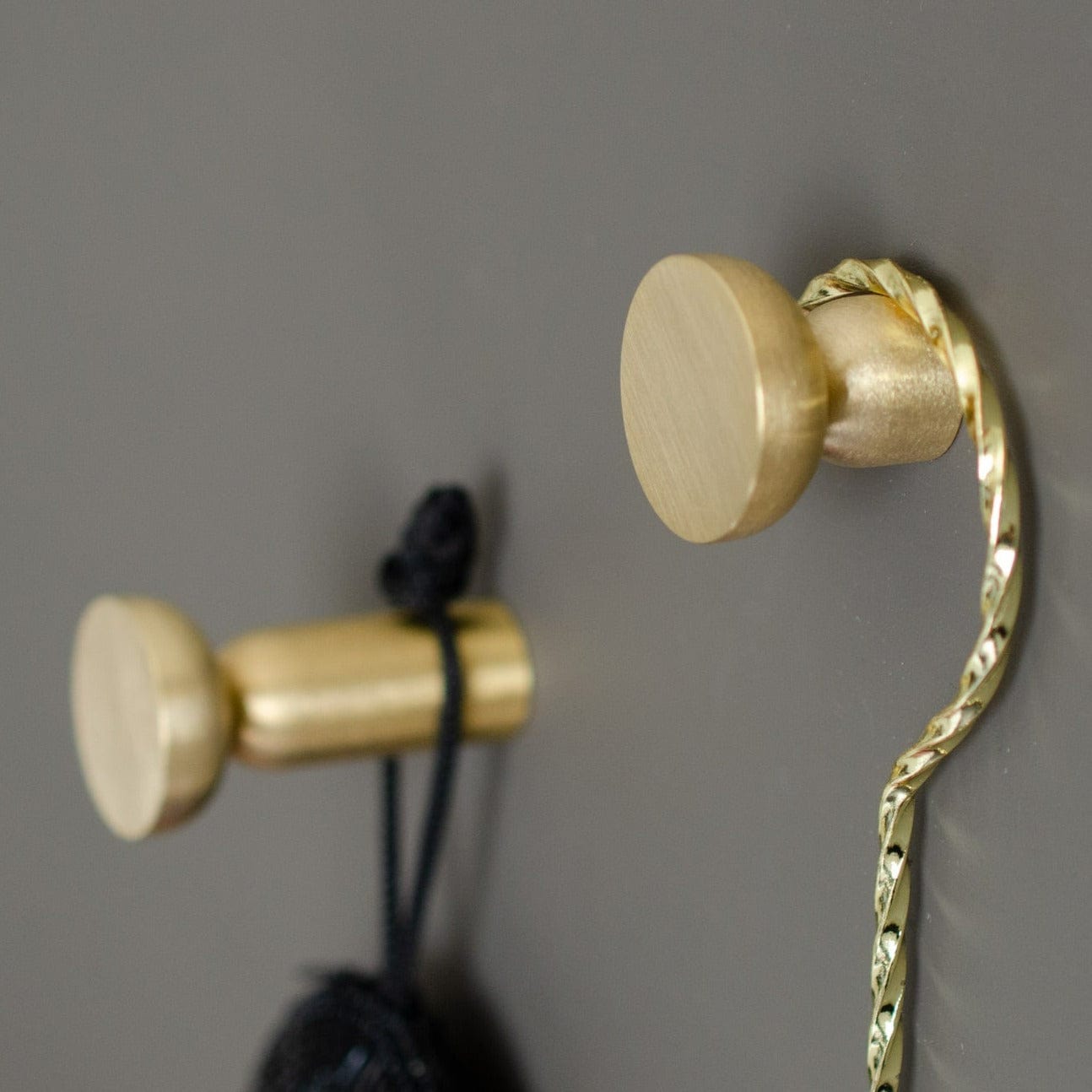 Kokeshi 3032 | Knop/Knage i Børstet Messing uden Lak Ø 30 mm x D 32 mm BB Sweden BB-KN52MB FINICC