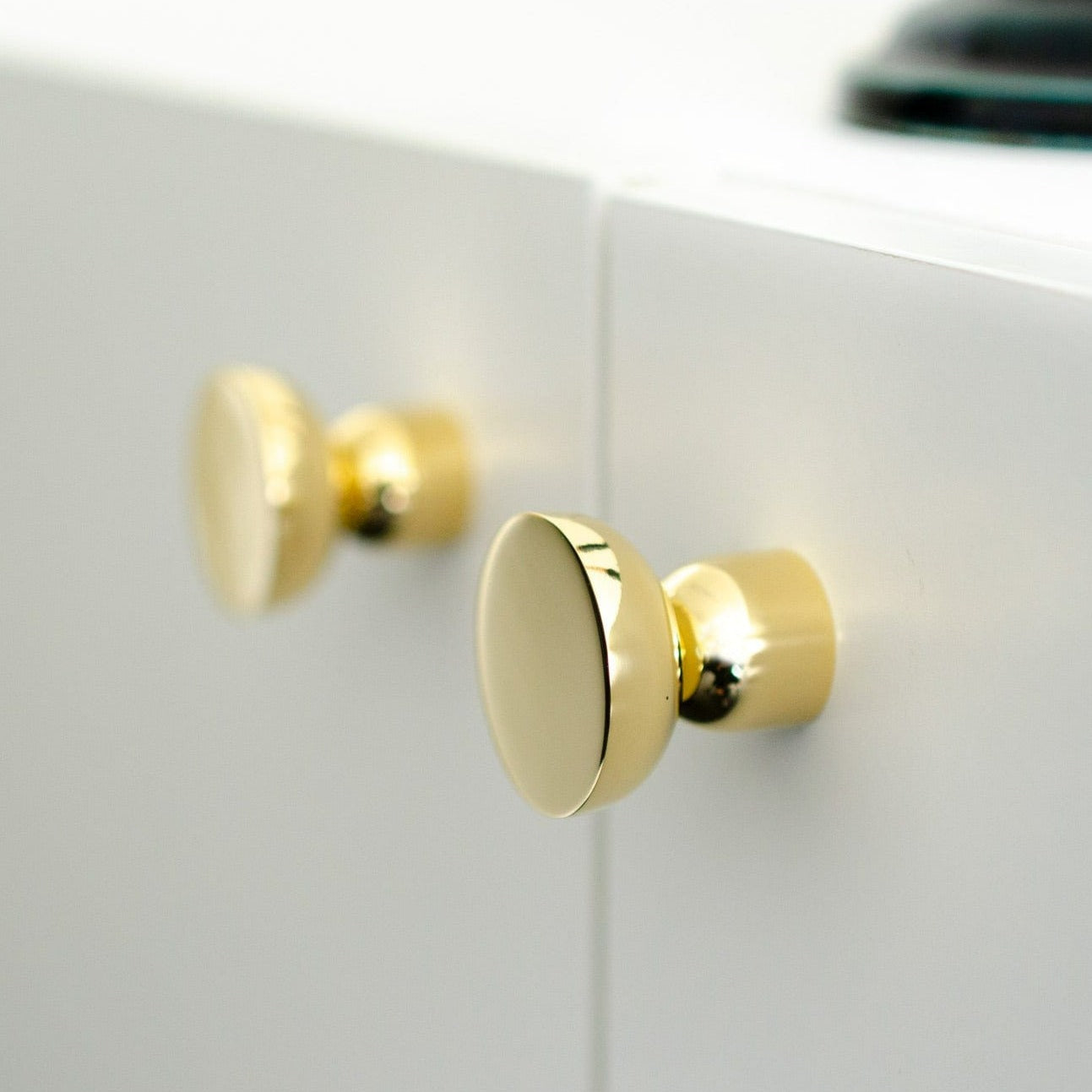 Kokeshi 3032 | Knop/Knage i Børstet Messing uden Lak Ø 30 mm x D 32 mm BB Sweden BB-KN52MB FINICC