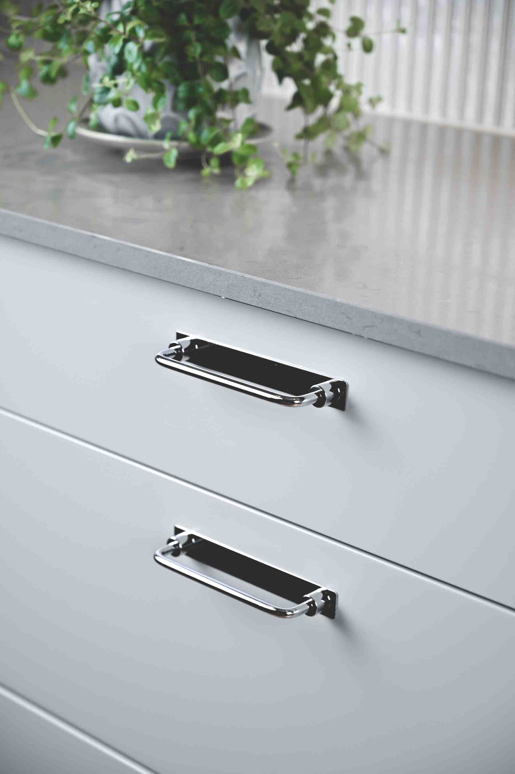 Limone | Handtag i Blank Krom med bakplatta