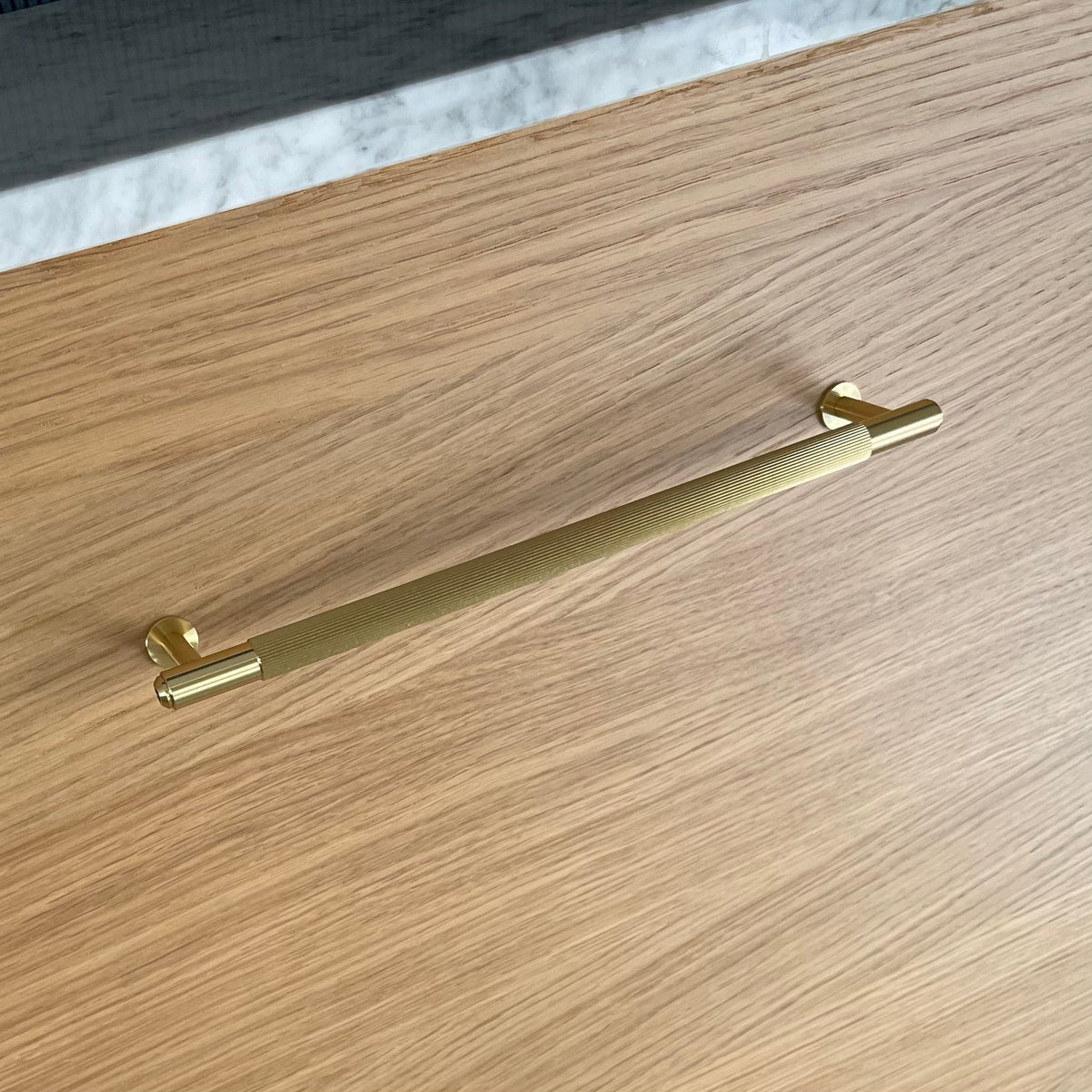 Linear | Greb i Messing med Lak Buster + Punch FINICC