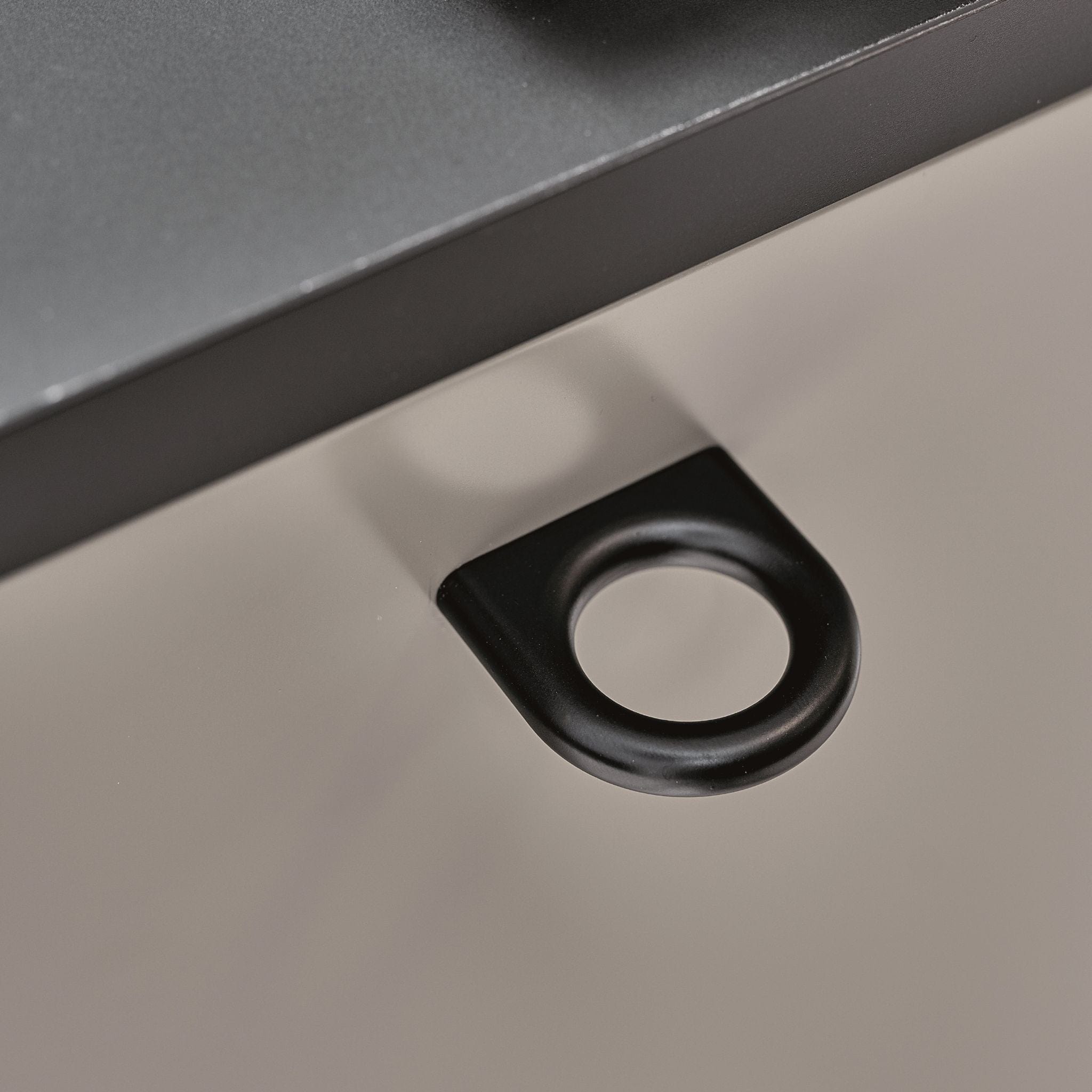 Luck | Greb i Mat Sort Furnipart FINICC