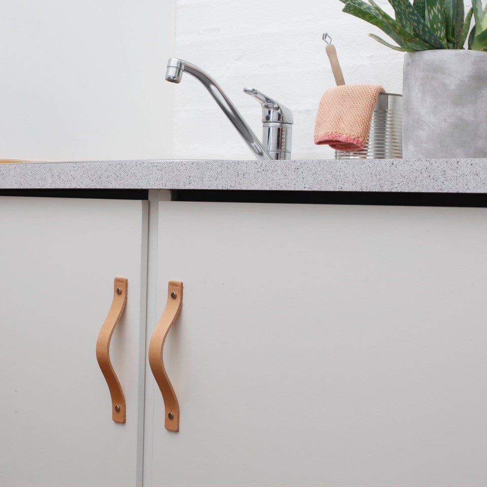 M2 | Lædergreb i Natur Læder / Messing Skrue byRavn FINICC