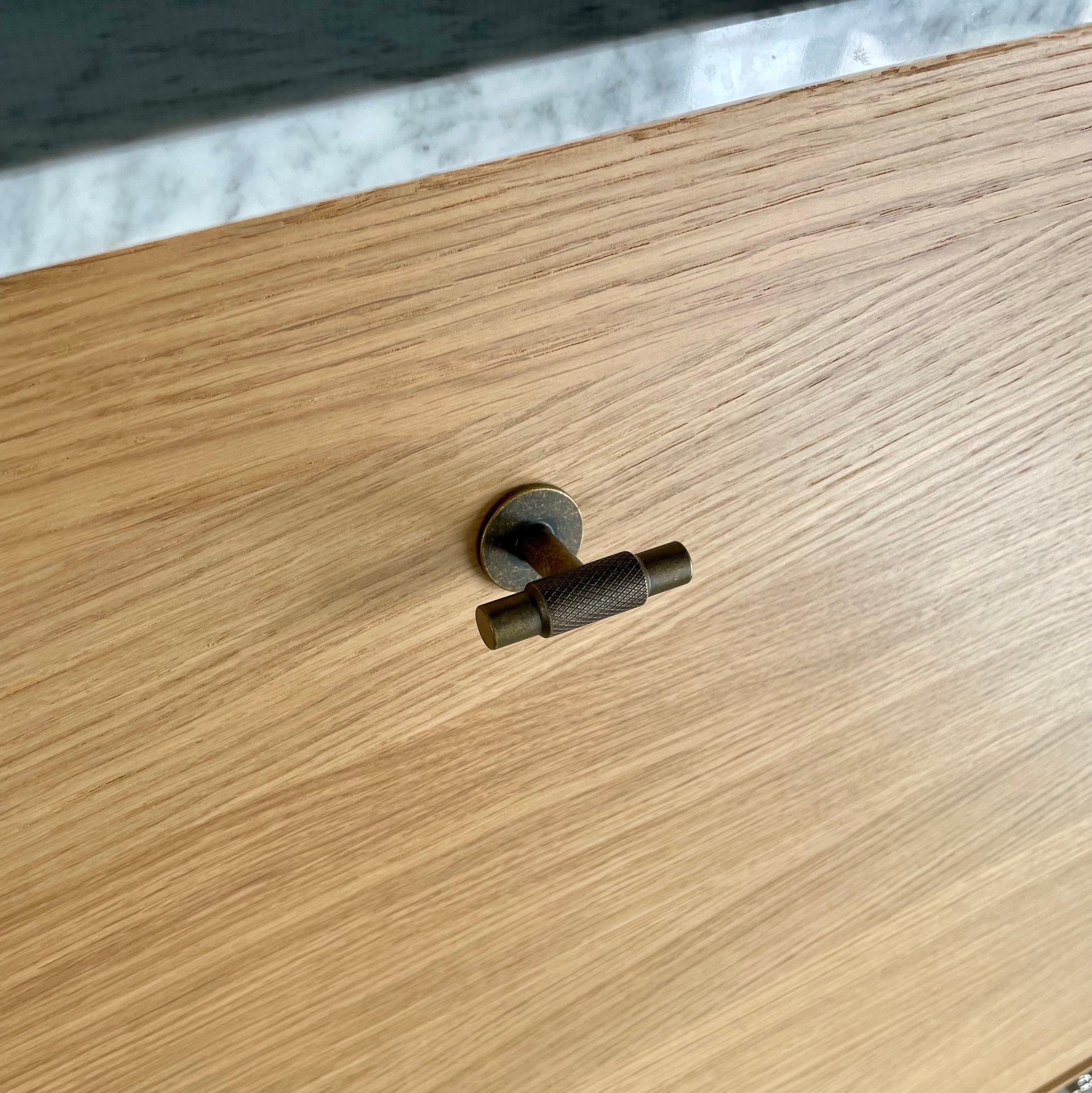 Manor T-Bar | Handtag/Knopp i Antik Mässing med bakplatta