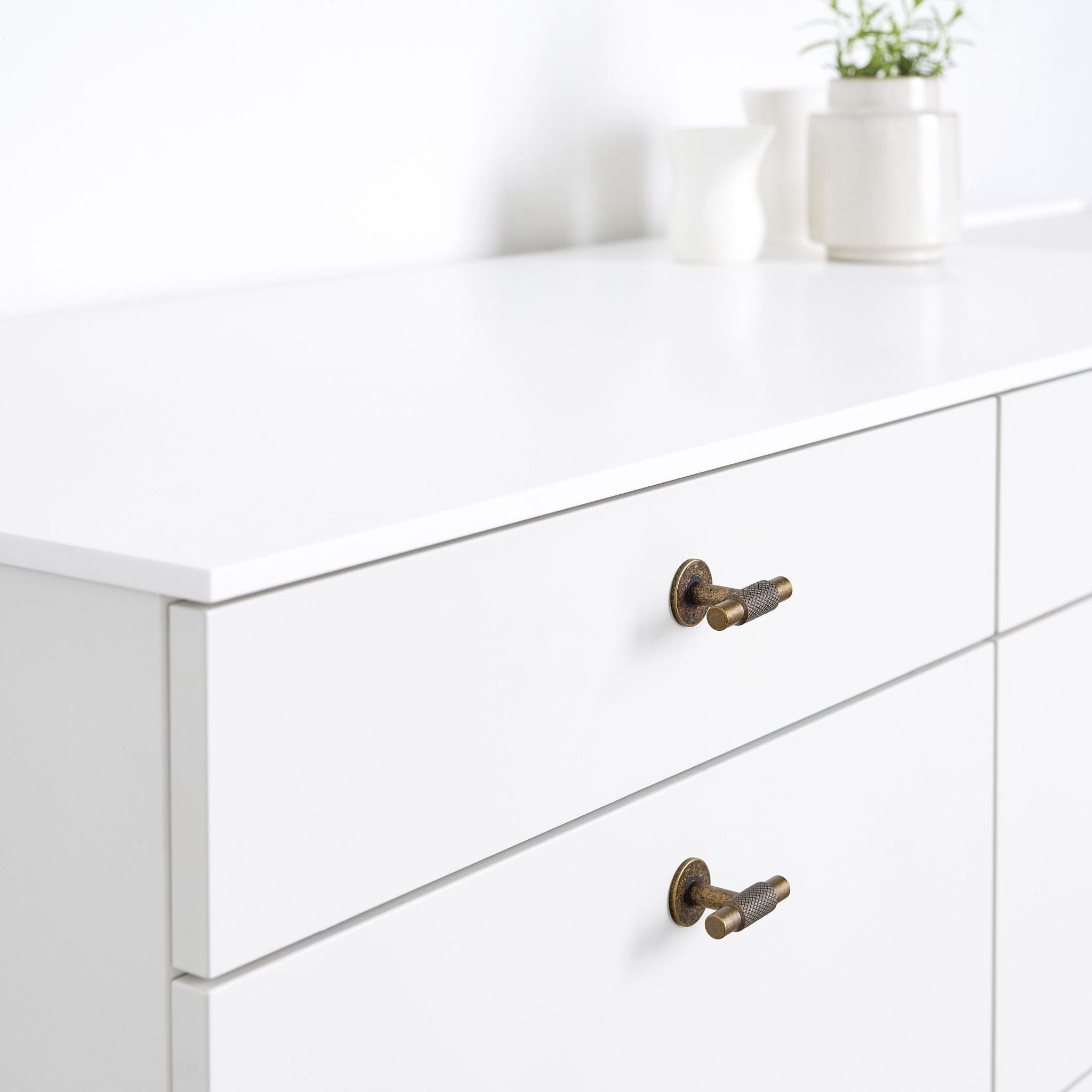 Manor T-Bar | Handtag/Knopp i Antik Mässing med bakplatta