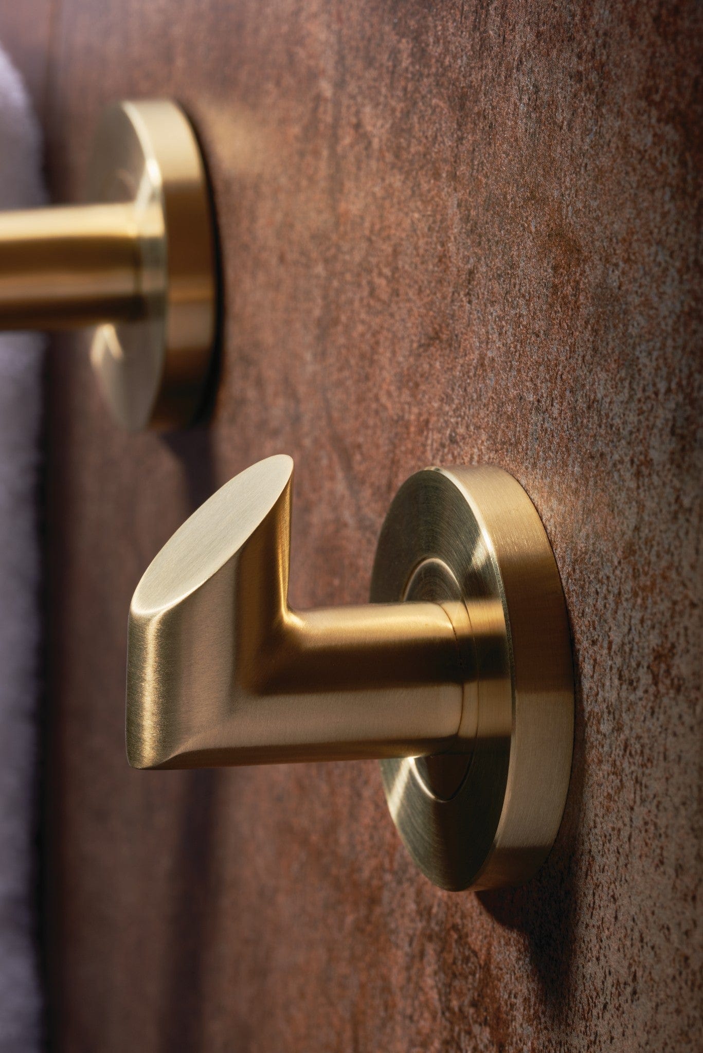Mitred | Håndklædekrog i Børstet Messing (PVD) Carlisle Brass LX03SPVD FINICC