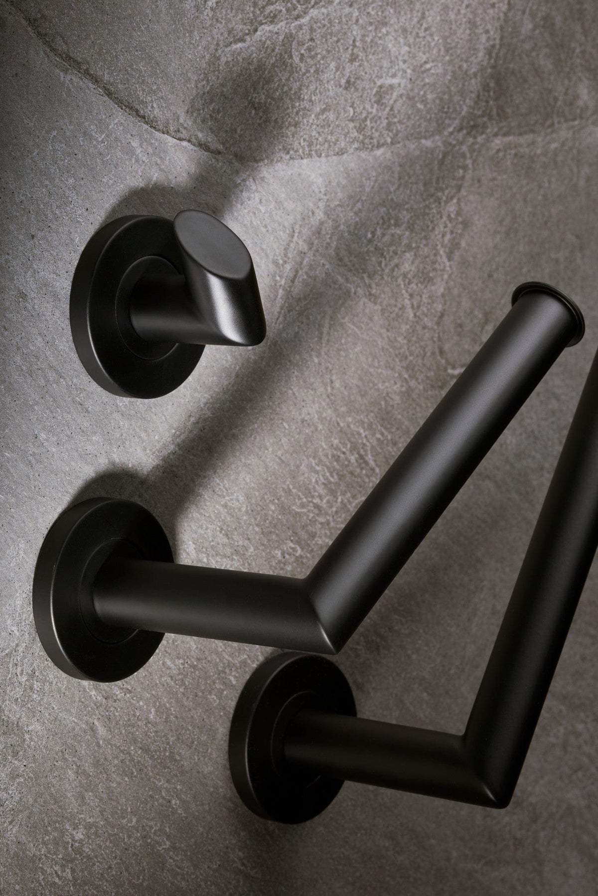 Mitred | Toiletrulleholder i Mat Sort Carlisle Brass LX07MB FINICC