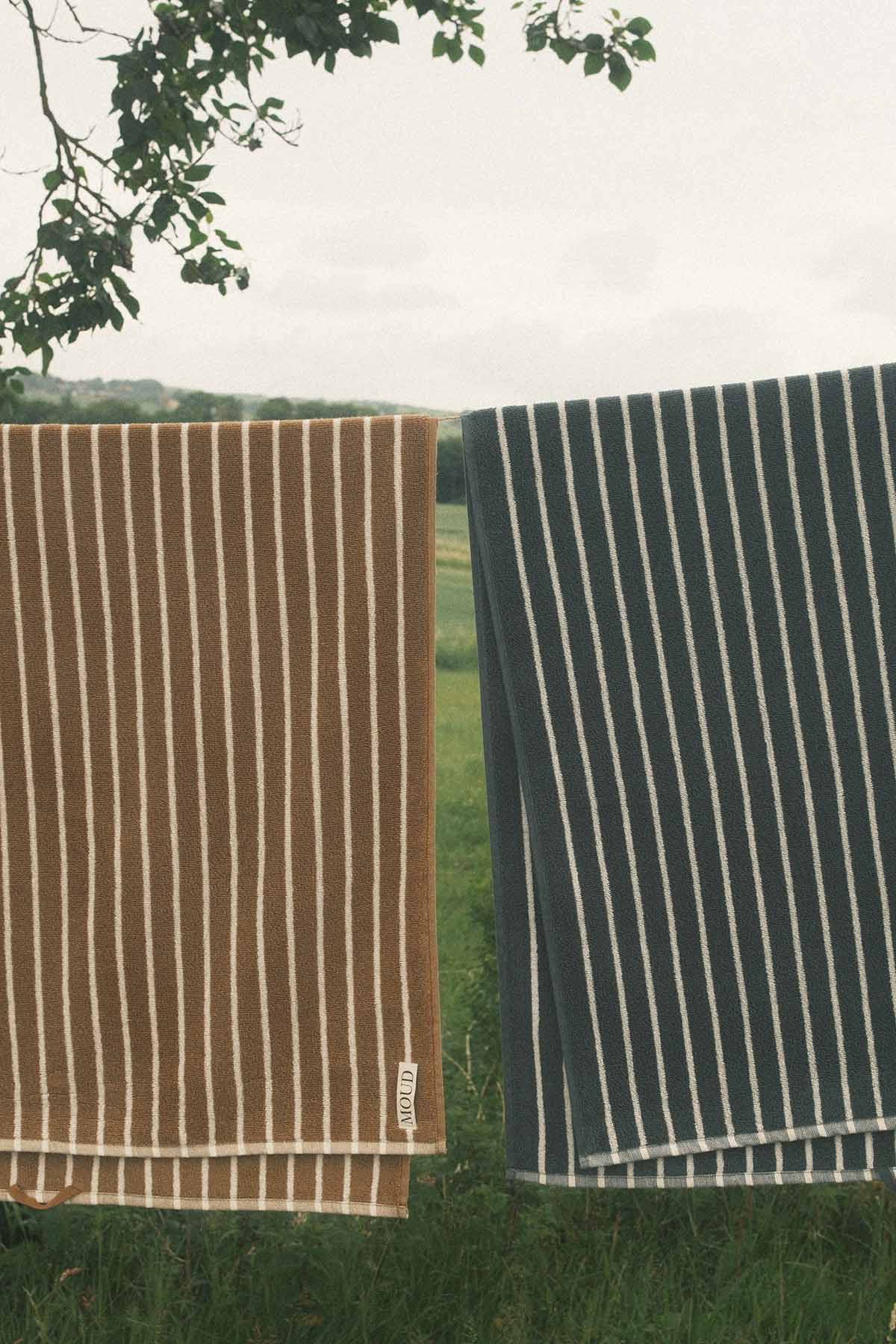 Pin | Knop/Knage i Børstet Messing Med lak MOUD Home FINICC