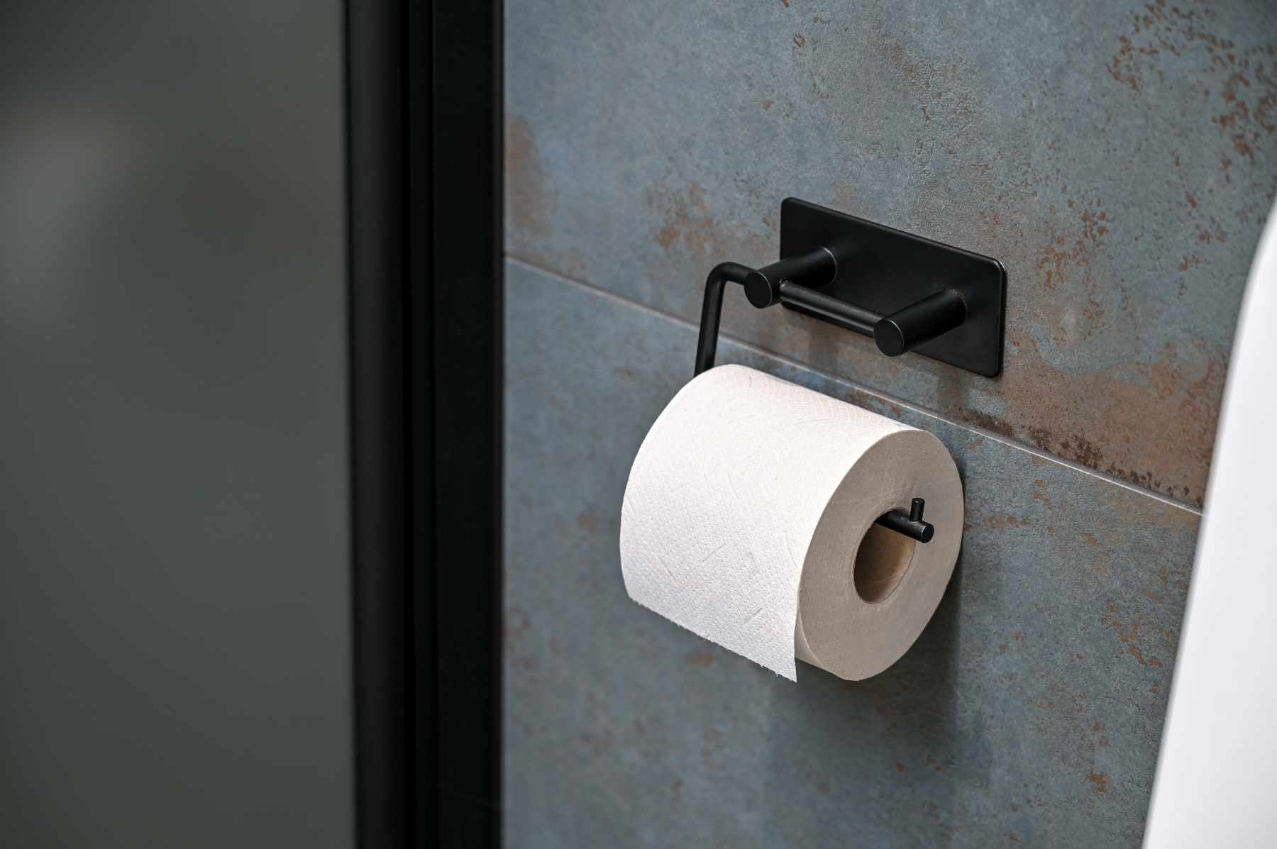 Nantes | Toiletrulleholder i Mat Sort Theofils TF-17000041 FINICC