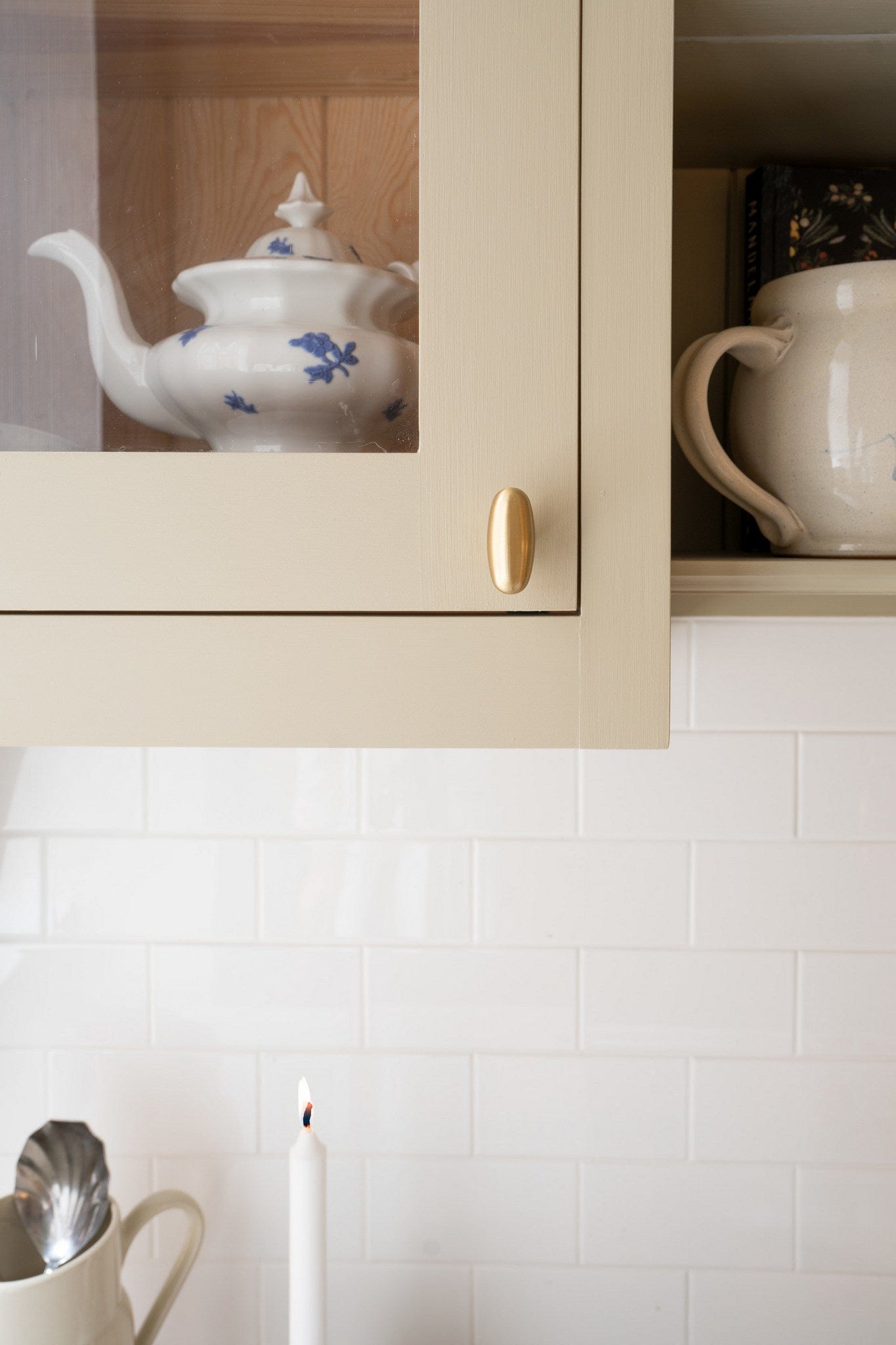 Oliver T | T-Greb i Børstet Messing uden Lak L 48 mm x D 35 mm Beslag Design 343415-11 FINICC