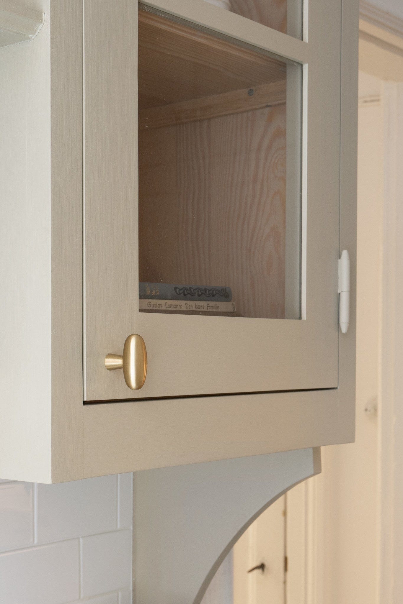 Oliver T | T-Greb i Børstet Messing uden Lak L 48 mm x D 35 mm Beslag Design 343415-11 FINICC