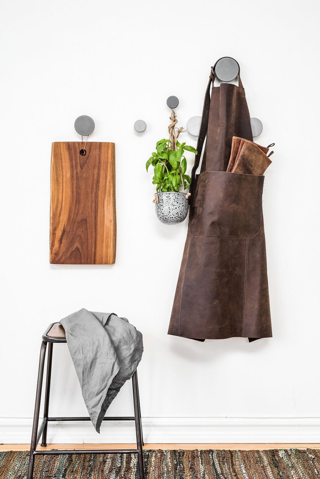 Pomolo | Knage i Mørkegrå Beton Urbi et Orbi FINICC