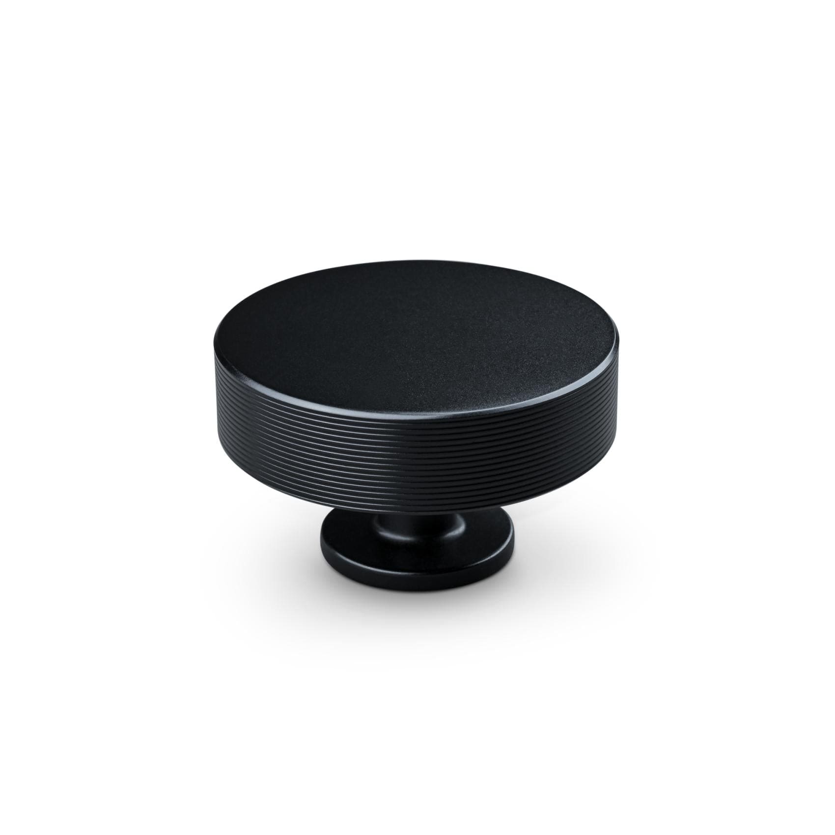 Sassari Stripe | Knop i Mat Sort Ø 50 mm x D 30 mm Theofils TF-10200218 FINICC
