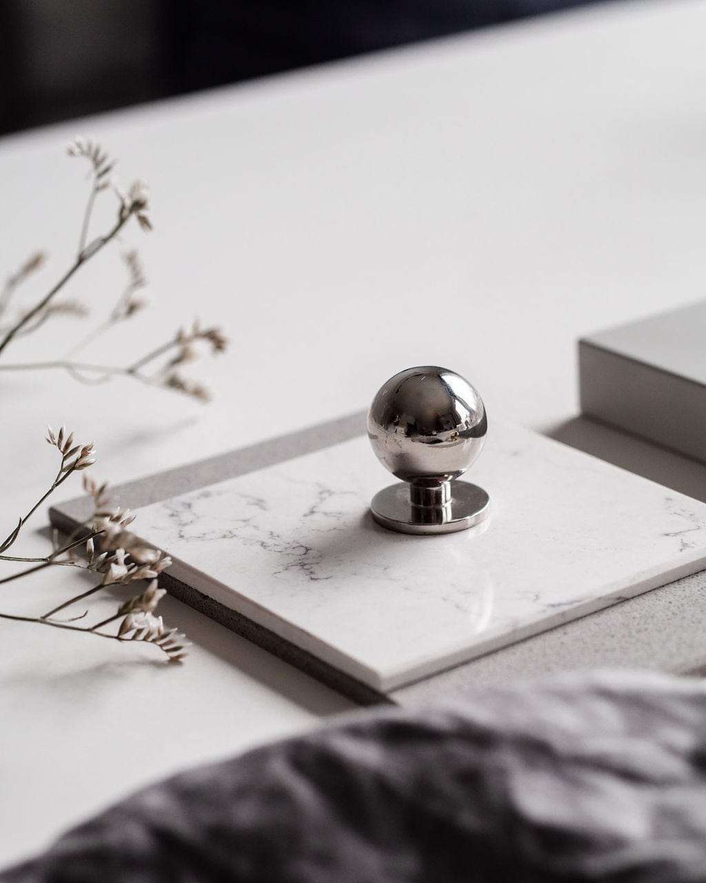 Solliden | Knopp i Blank Nickel