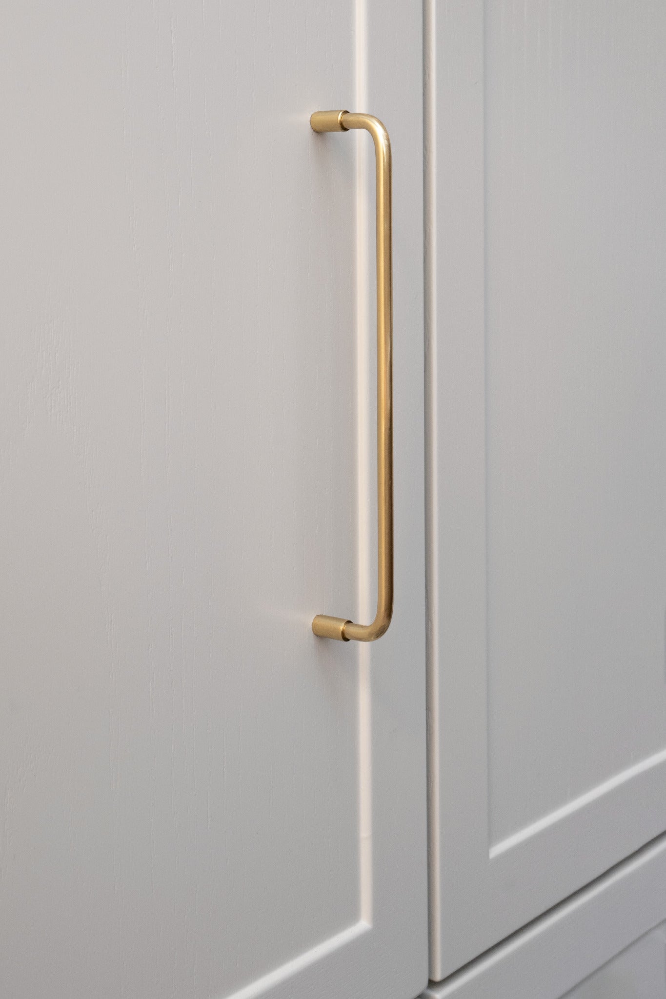 Spira | Greb i Blank Messing med Lak Beslag Design FINICC