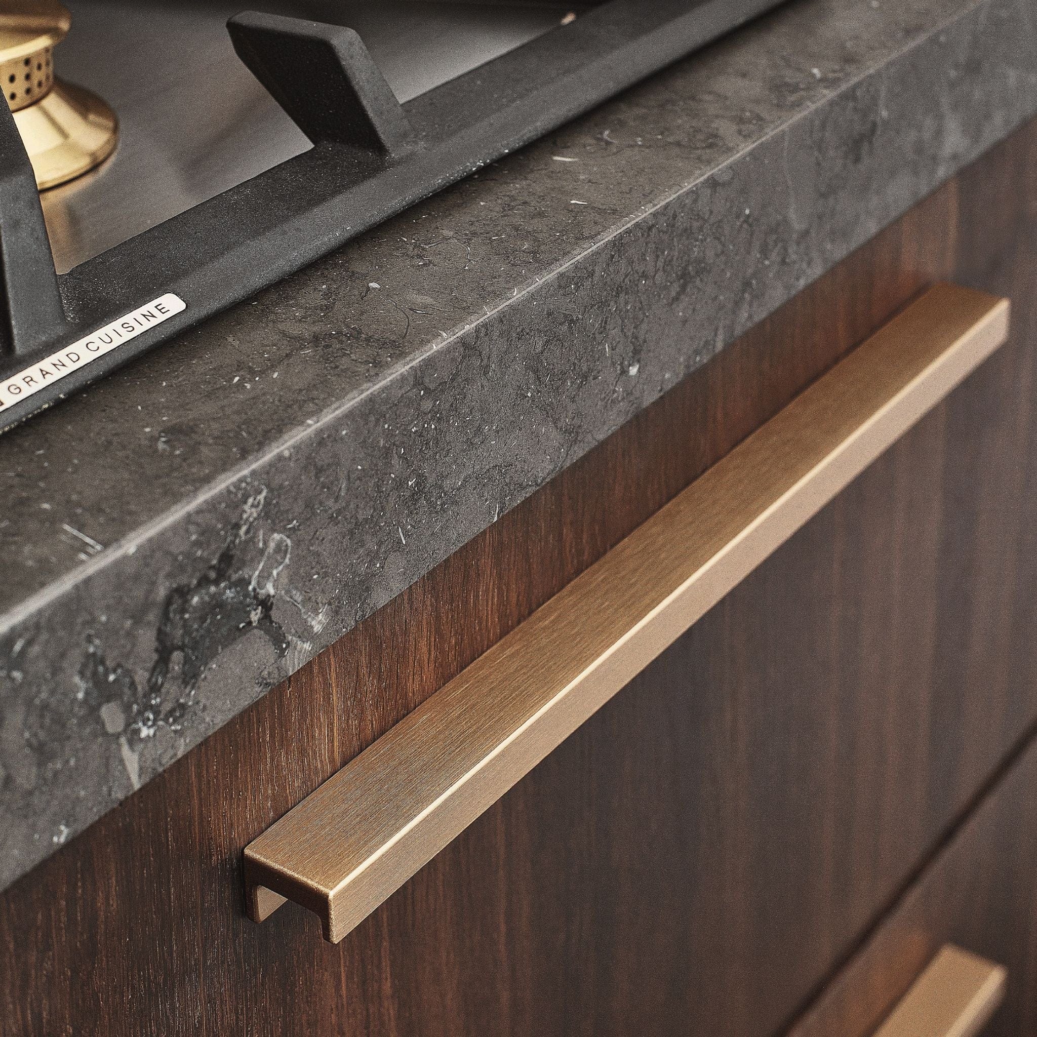 Station | Greb i Børstet Messing Furnipart FINICC