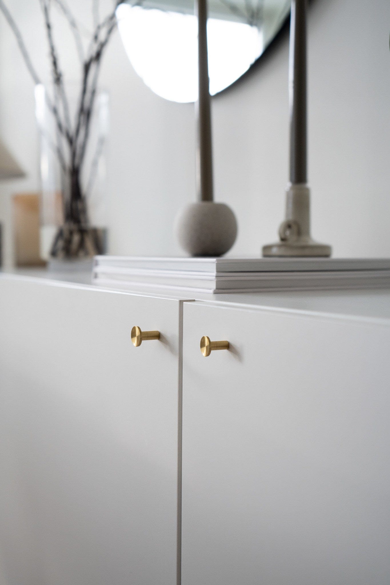 Sture | Knop i Børstet Messing uden Lak Beslag Design FINICC