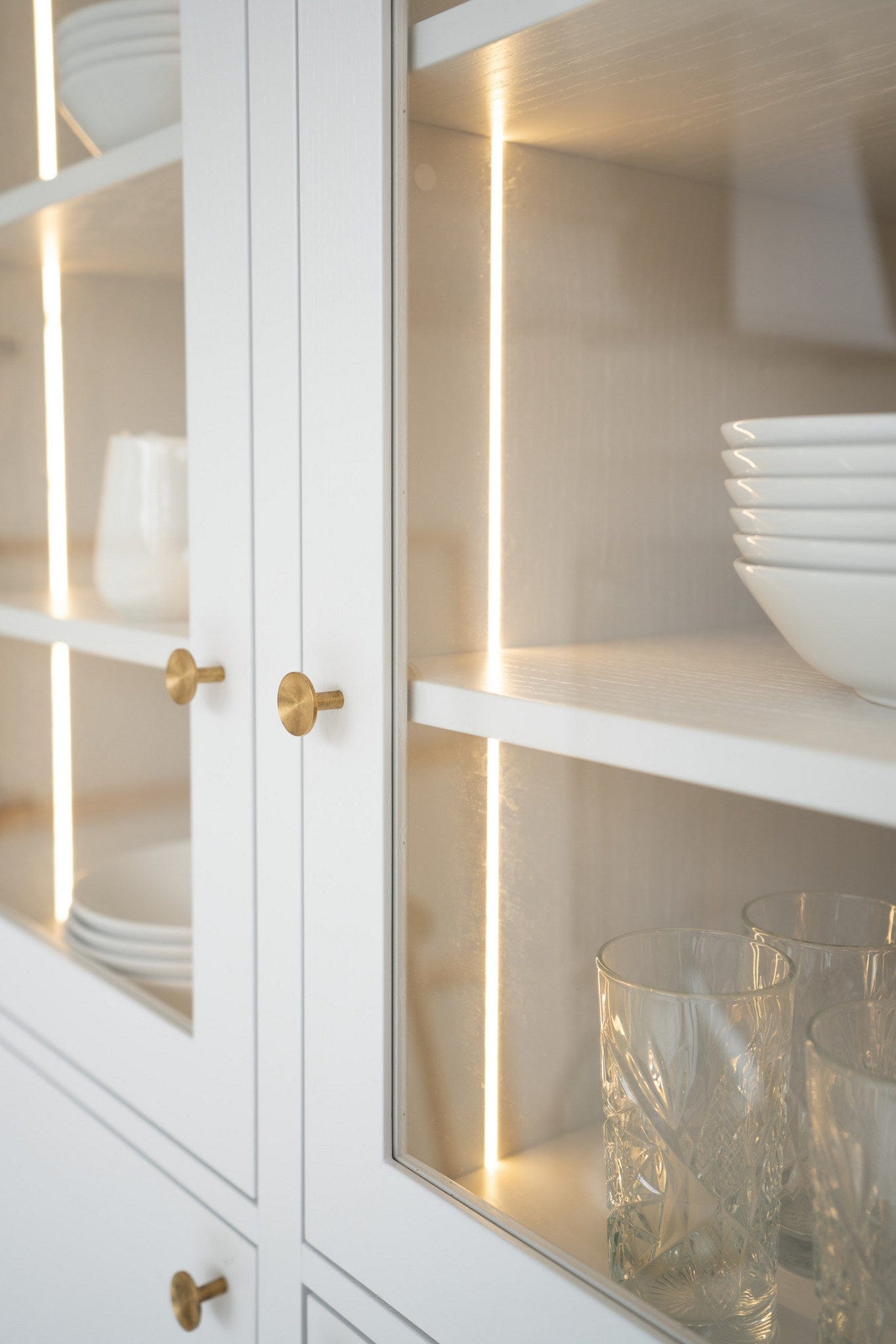 Sture | Knop i Børstet Messing uden Lak Beslag Design FINICC