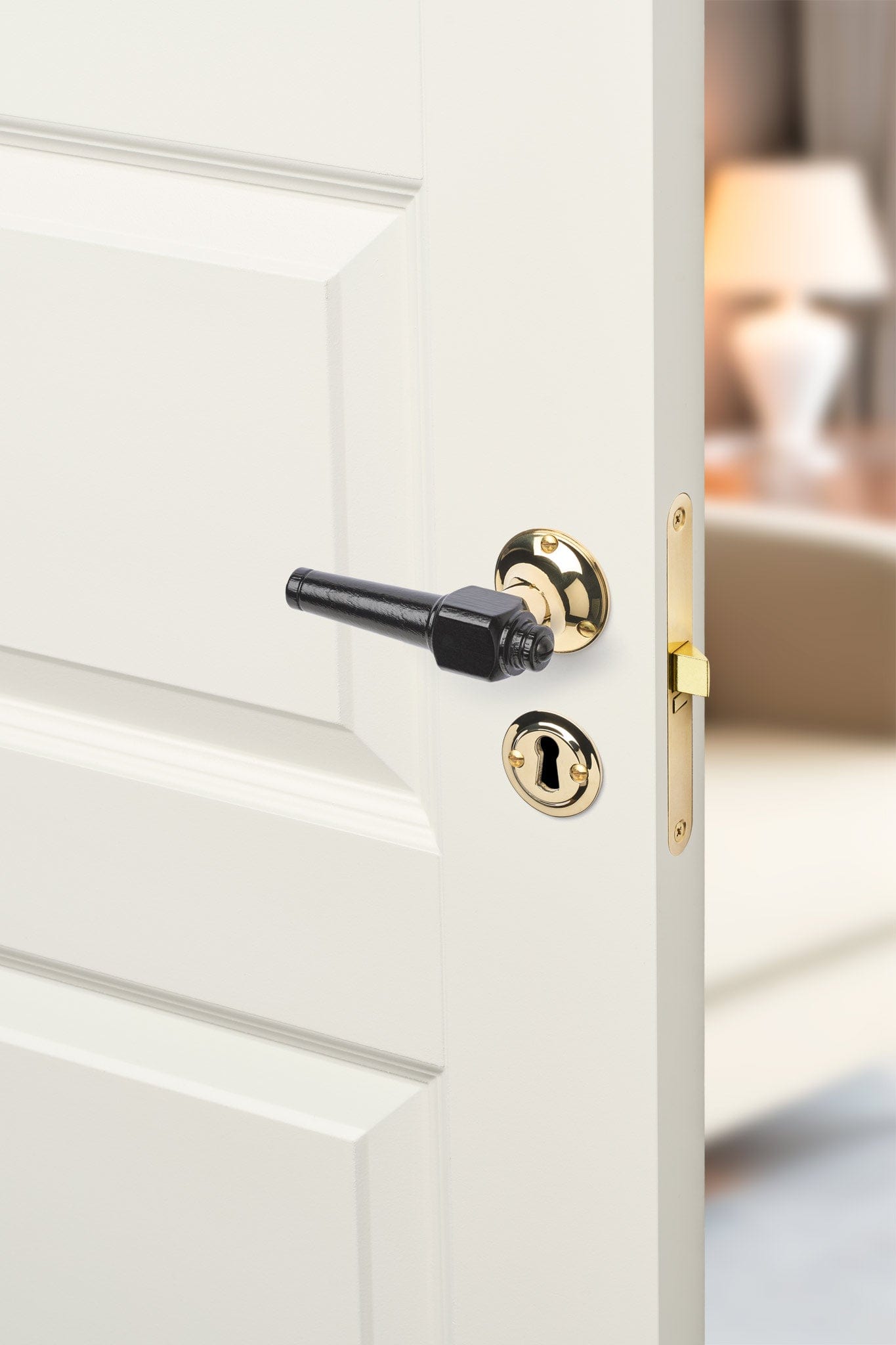 Svanemølle | Dørhåndtag i Sortlakeret træ med klassiske rosetter og nøgleskilte i Blank Messing uden Lak L 111 mm (C/C 30 mm) Sibes SM-SO-1770-MPU FINICC