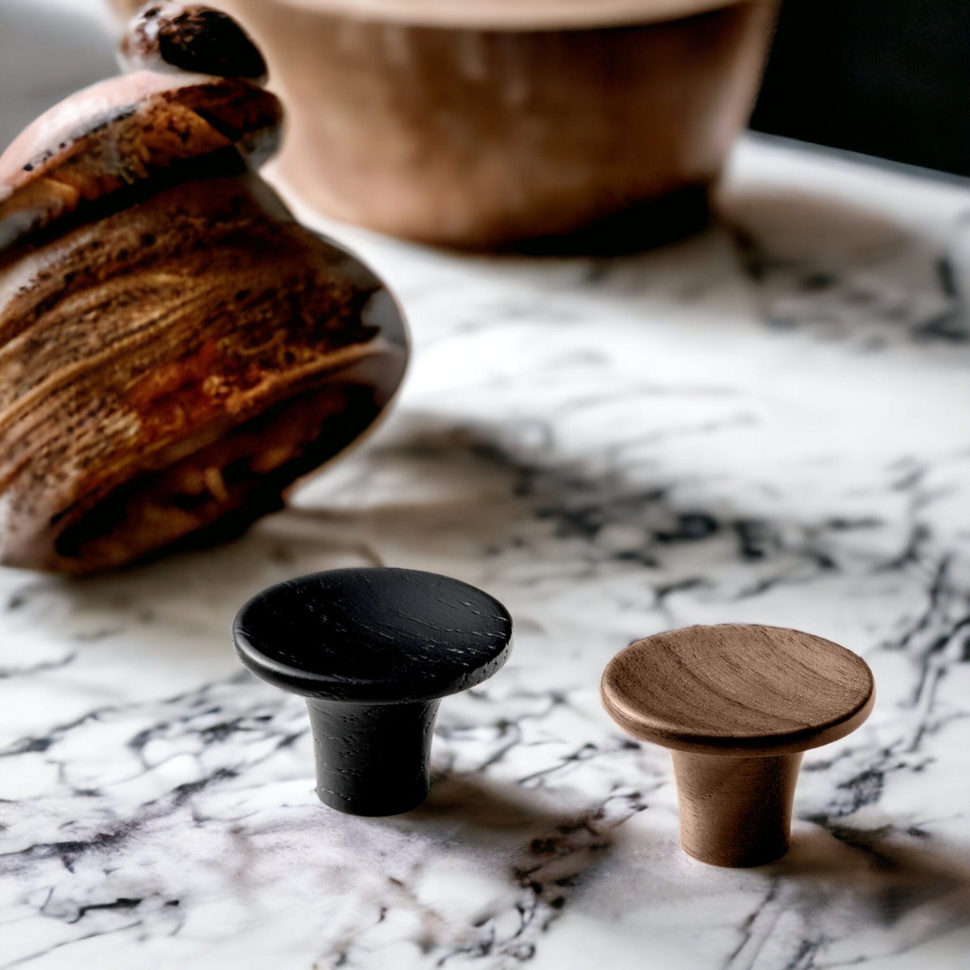 Tuba | Møbelknop eller Knage i Sortbejdset Træ Ø 28 mm x D 19 mm Vonsild VS-109120028-994 FINICC