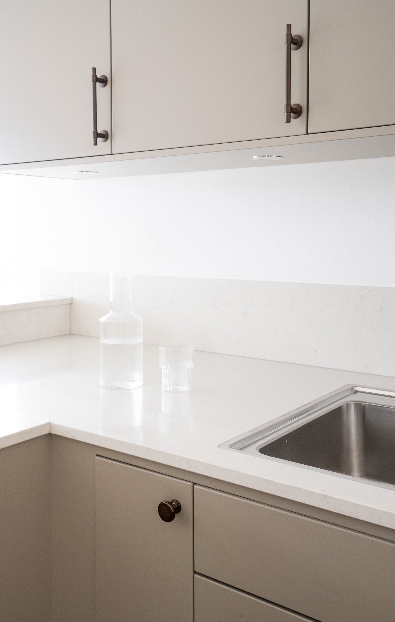 Uniform | Greb i Bruneret Messing med Lak L 178 mm (C/C 128 mm) Beslag Design 343305-11 FINICC