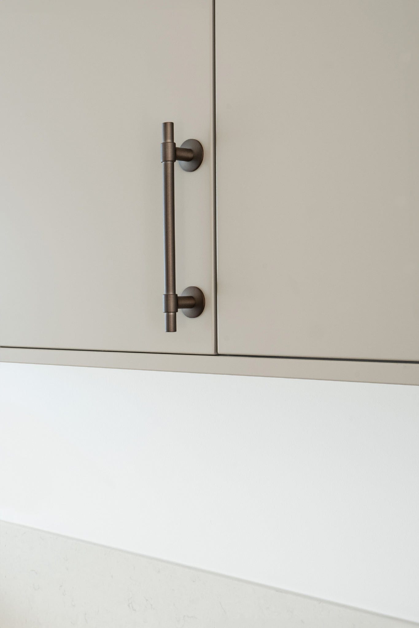 Uniform | Greb i Bruneret Messing med Lak L 178 mm (C/C 128 mm) Beslag Design 343305-11 FINICC