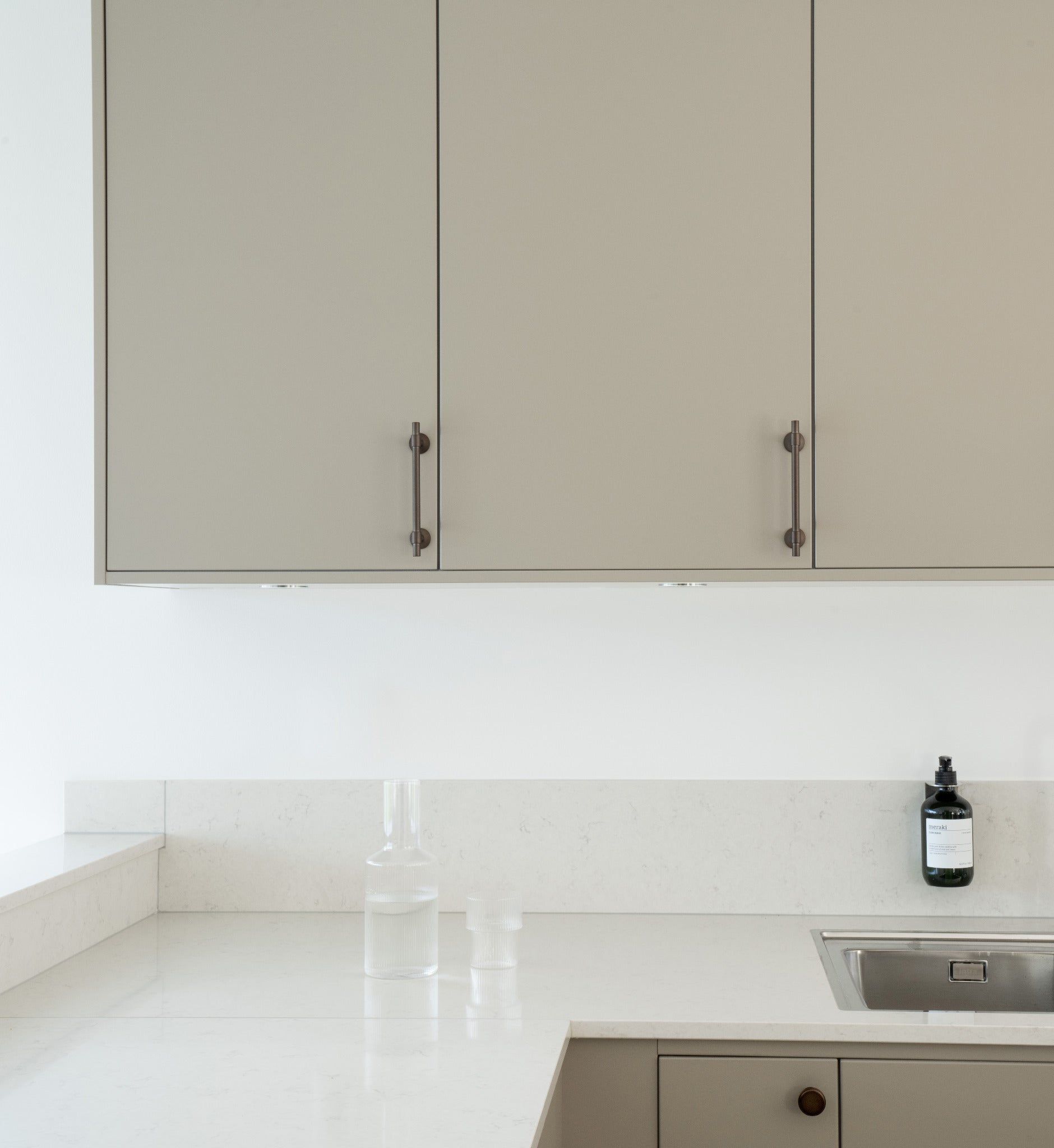 Uniform | Greb i Bruneret Messing med Lak L 178 mm (C/C 128 mm) Beslag Design 343305-11 FINICC