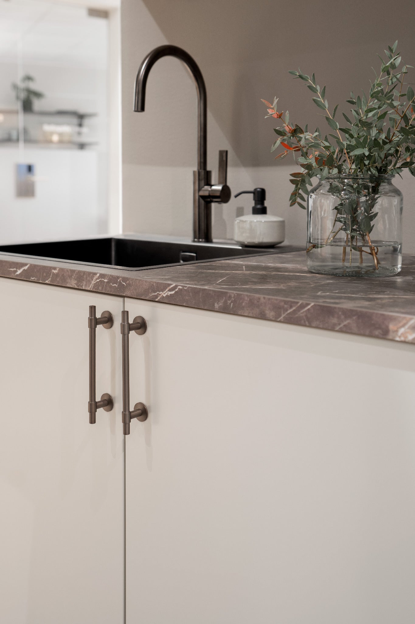 Uniform | Greb i Bruneret Messing med Lak L 178 mm (C/C 128 mm) Beslag Design 343305-11 FINICC