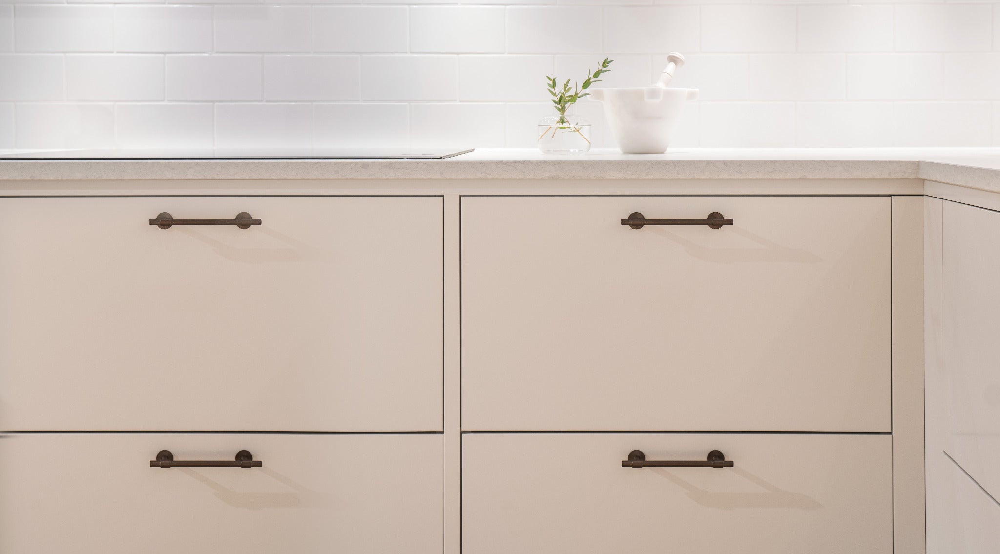 Uniform | Greb i Bruneret Messing med Lak L 178 mm (C/C 128 mm) Beslag Design 343305-11 FINICC