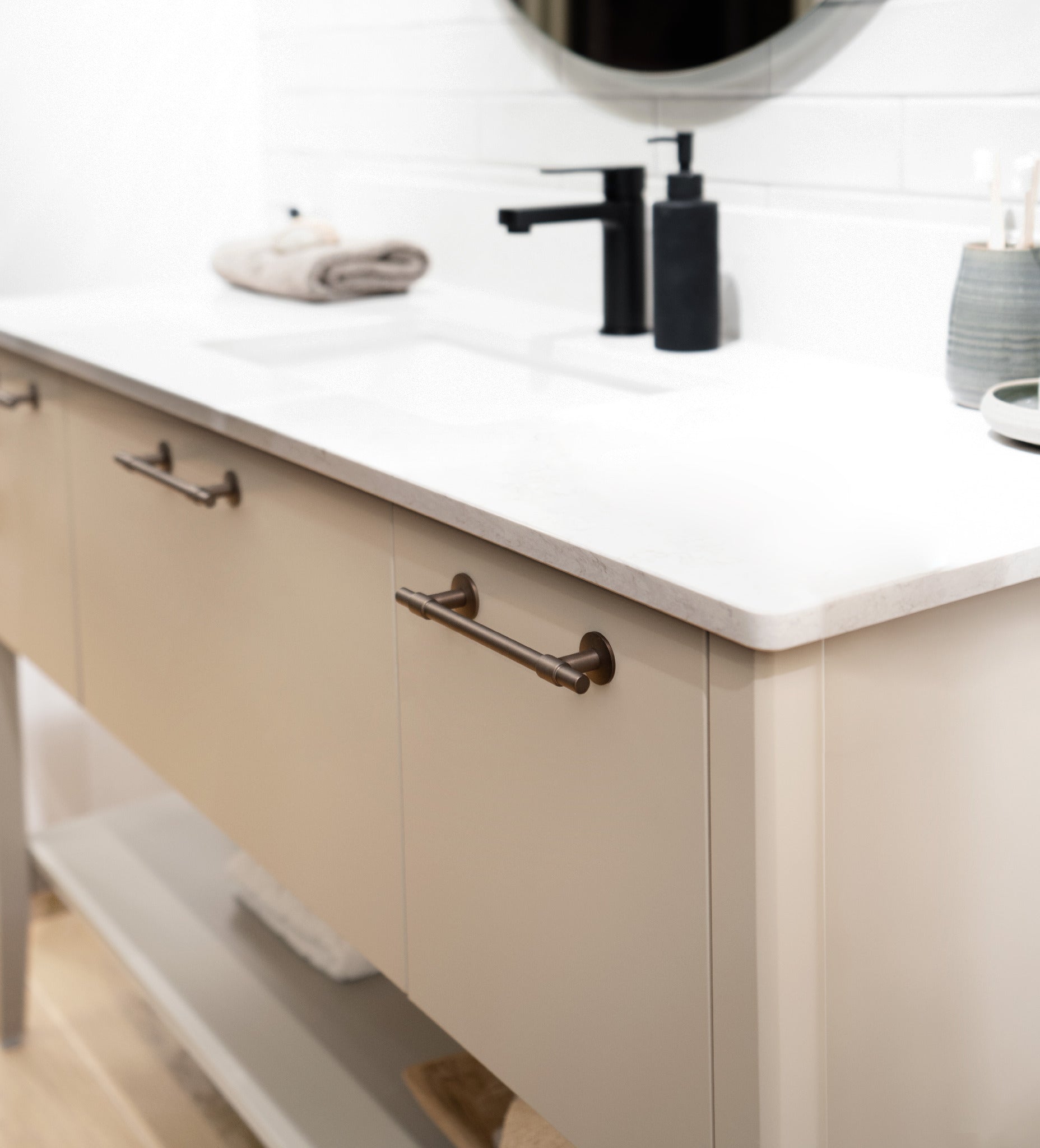 Uniform | Greb i Bruneret Messing med Lak L 178 mm (C/C 128 mm) Beslag Design 343305-11 FINICC