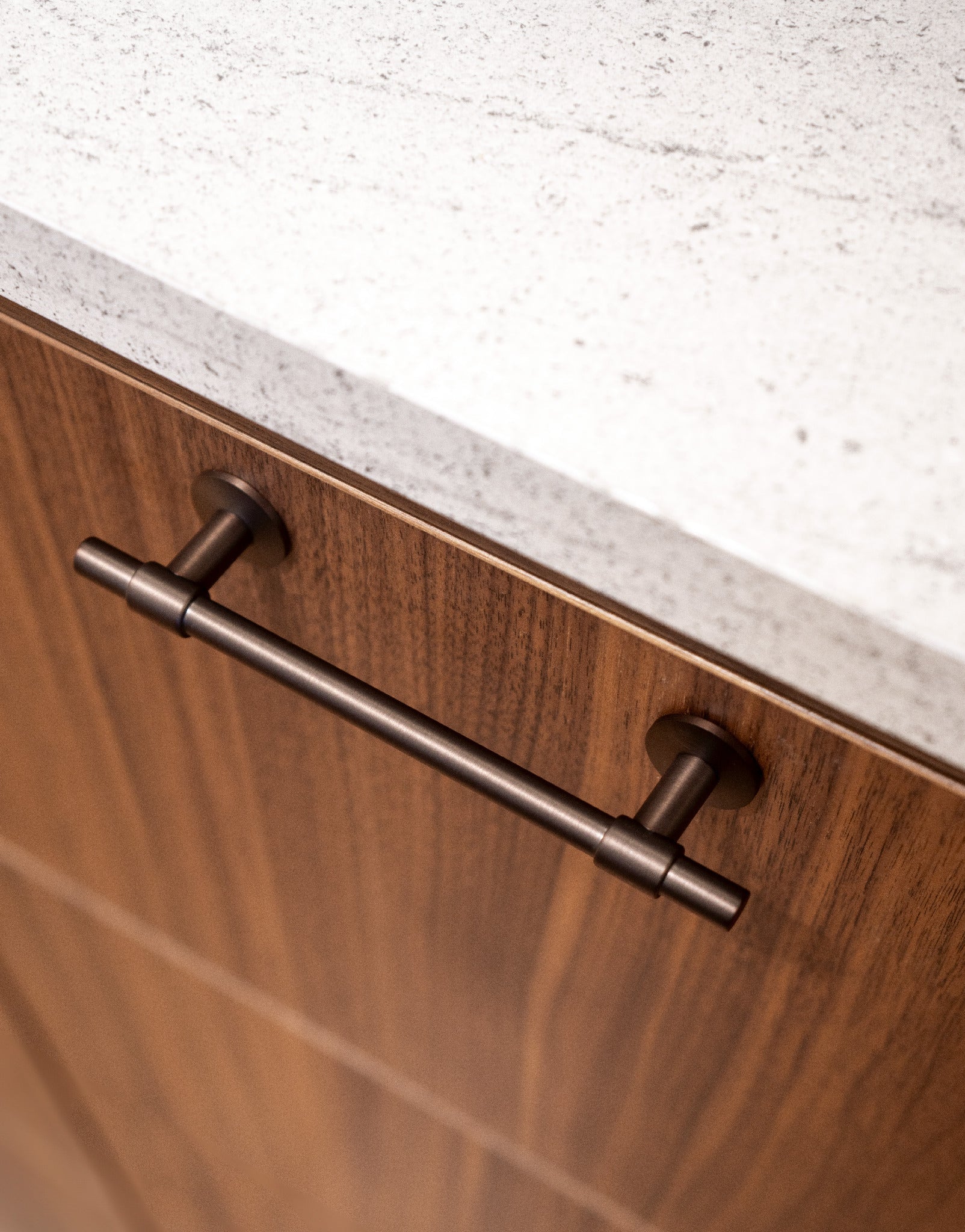 Uniform | Greb i Bruneret Messing med Lak L 178 mm (C/C 128 mm) Beslag Design 343305-11 FINICC