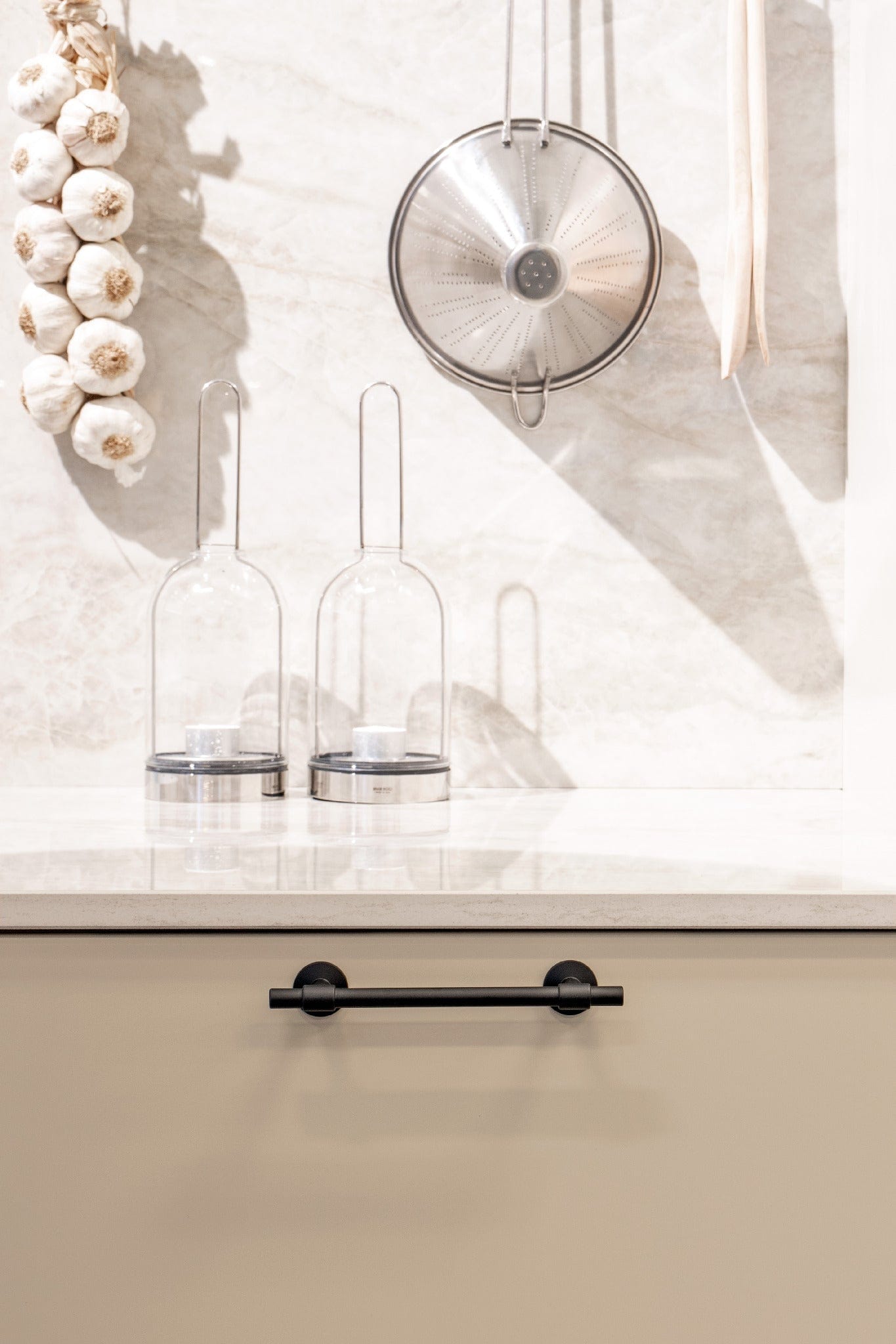 Uniform | Greb i Mat Sort L 178 mm (C/C 128 mm) Beslag Design 343303-11 FINICC