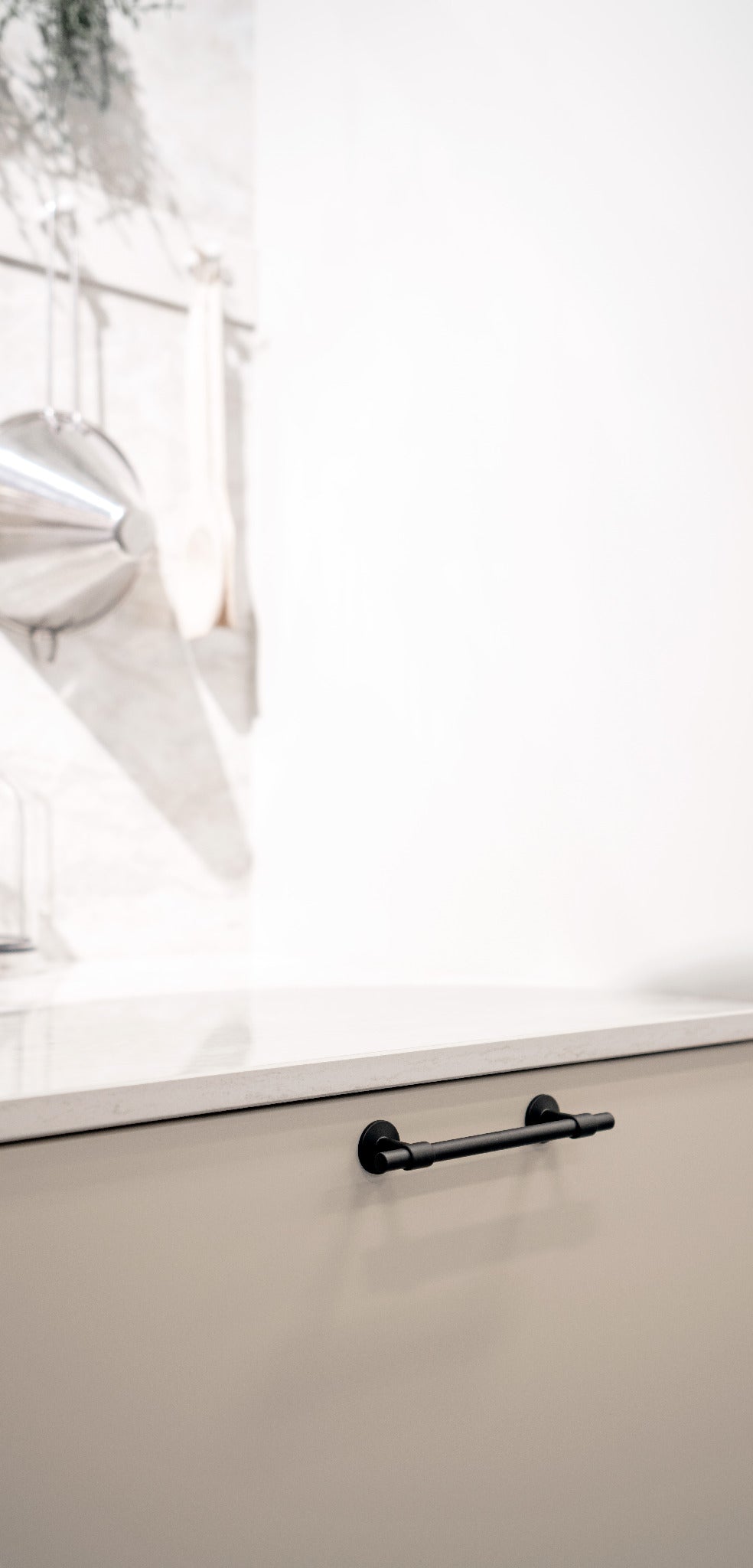 Uniform | Greb i Mat Sort L 178 mm (C/C 128 mm) Beslag Design 343303-11 FINICC