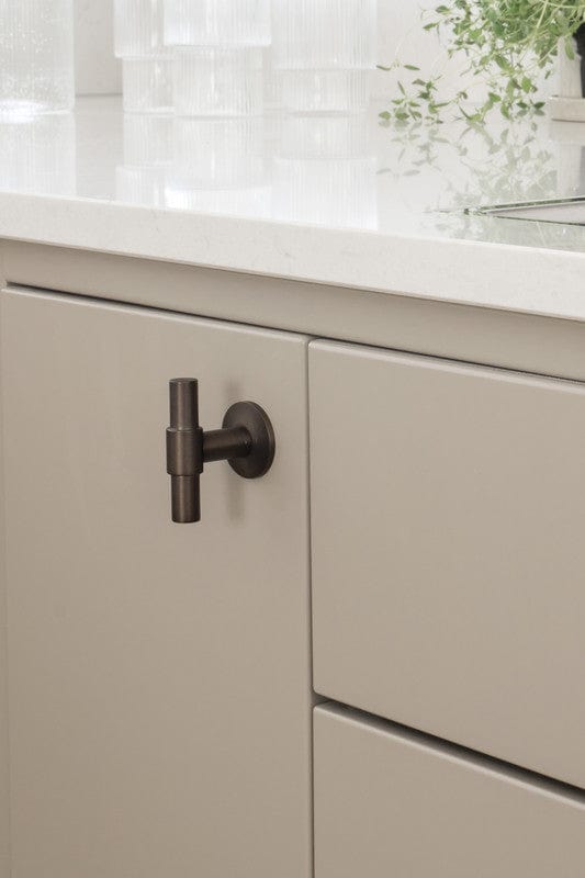 Uniform T | Greb i Bruneret Messing med Lak L 50 mm x D 36 mm Beslag Design 343299-11 FINICC