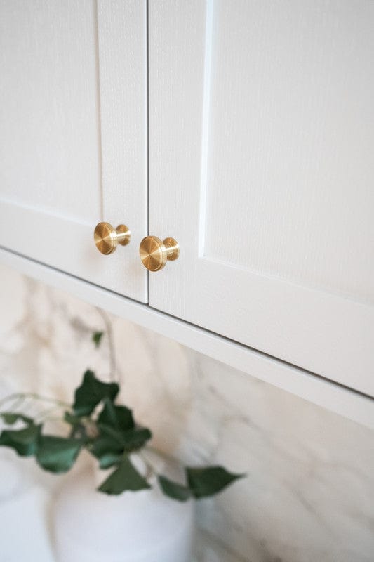 Uno | Knop i Børstet Messing uden Lak Ø 30 mm x D 25 mm Beslag Design 343312-11 FINICC