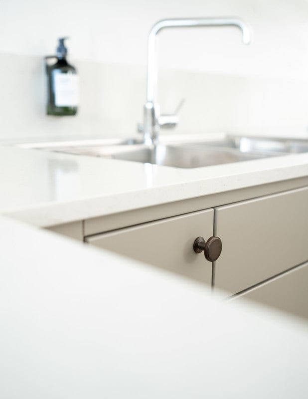 Uno | Knop i Bruneret Messing med Lak Ø 30 mm x D 30 mm Beslag Design 343309-11 FINICC