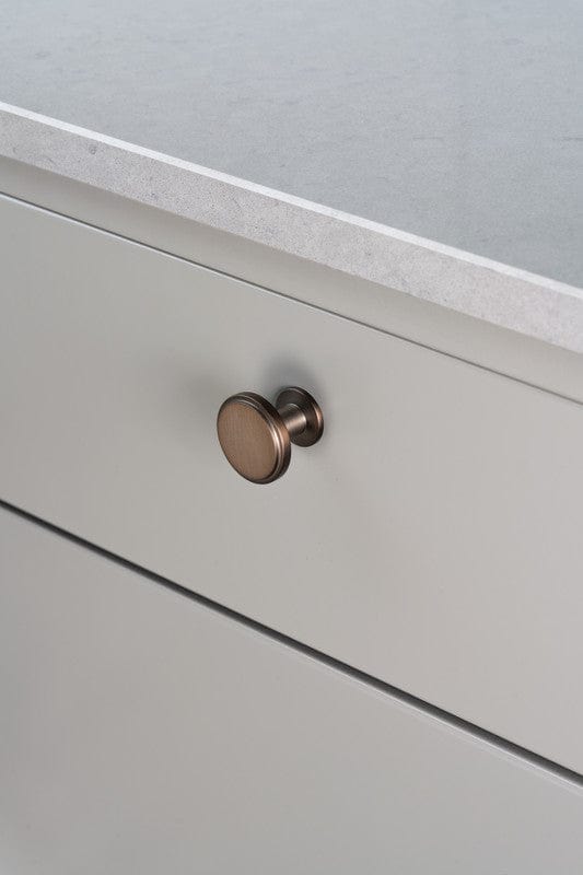 Uno | Knop i Bruneret Messing med Lak Ø 30 mm x D 30 mm Beslag Design 343309-11 FINICC