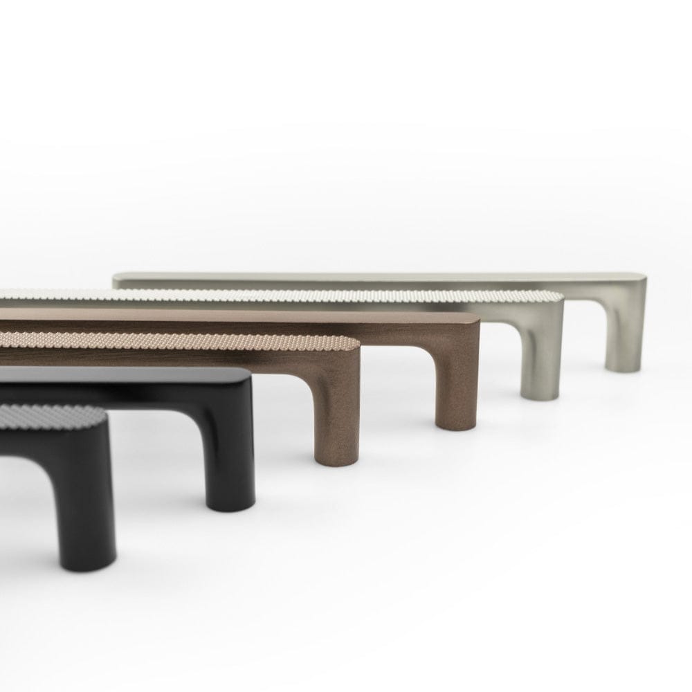Vibe Plain | Greb i Børstet Rustfrit Stål Finish Beslag Design FINICC
