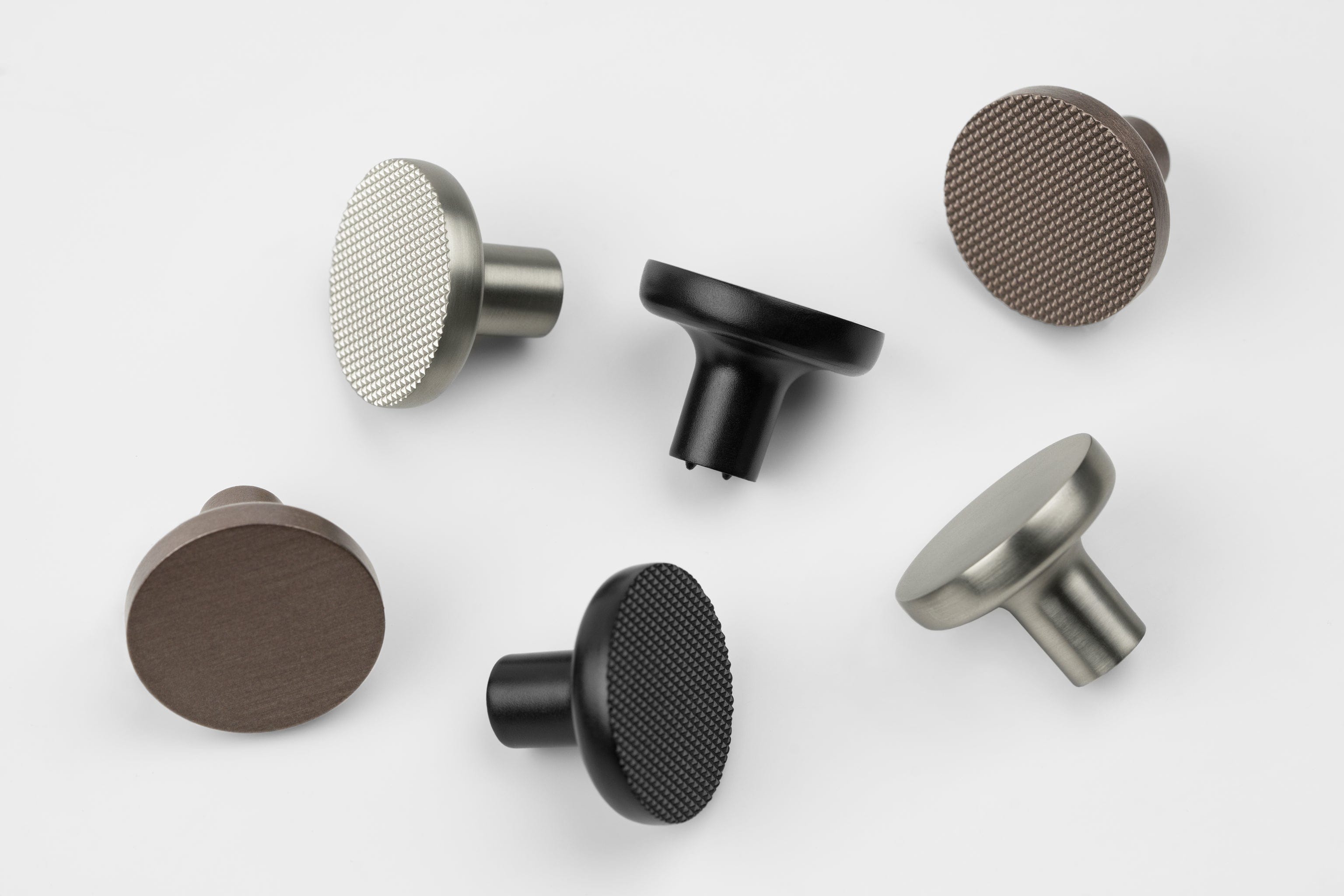 Vibe Plain | Knop i Børstet Rustfrit Stål Finish Ø 38 mm x D 28 mm Beslag Design 308416-11 FINICC