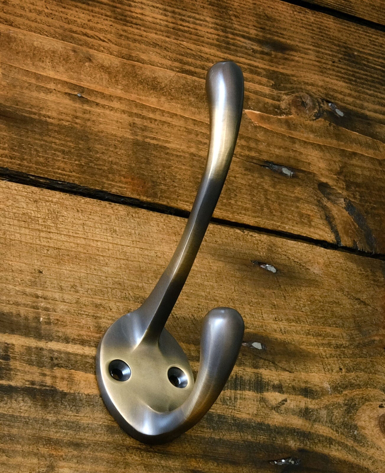 Victoria 110 | Knage i Antik Messing H 110 mm x D 80 mm Alexander & Wilks AW770AB FINICC