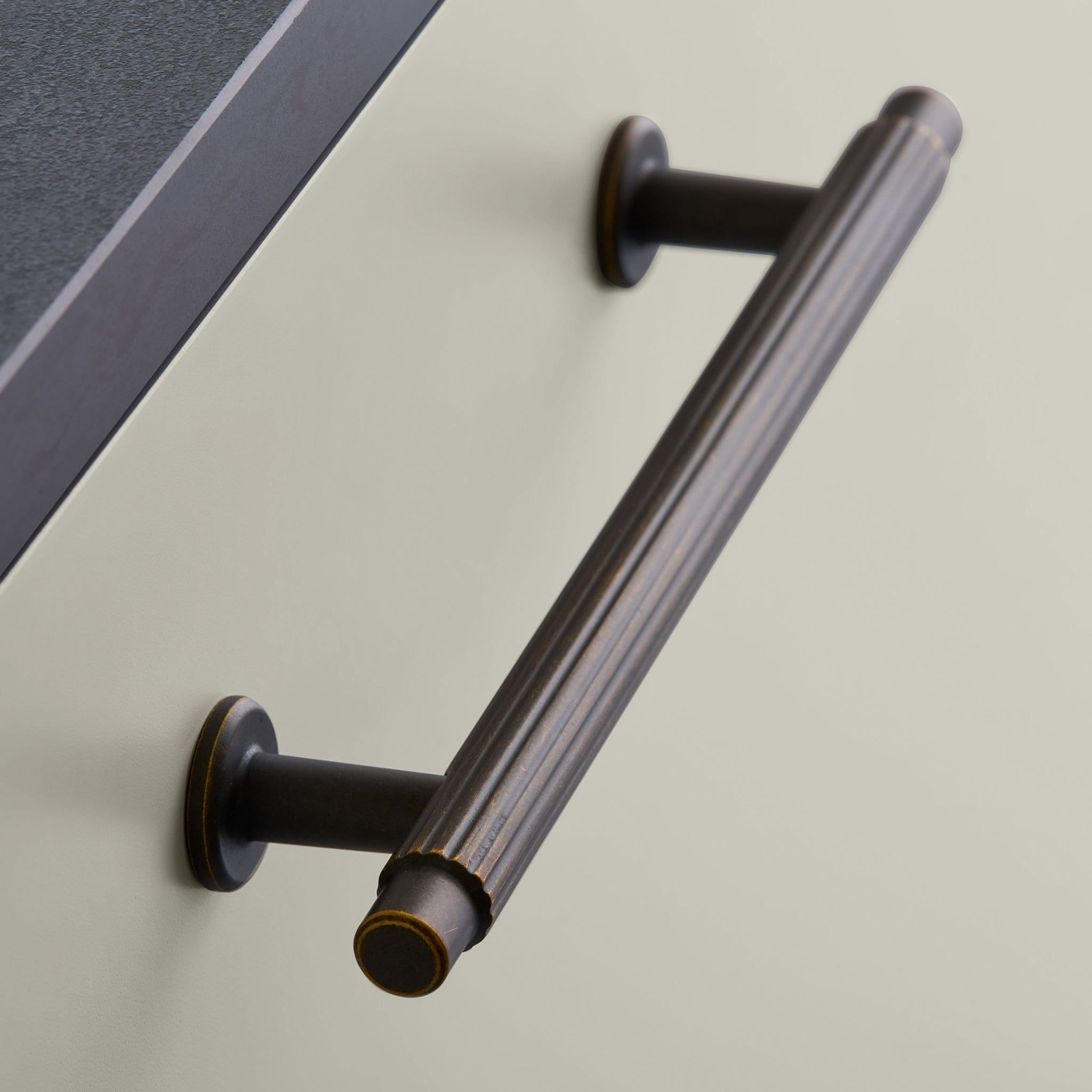 Villa | Greb i Antik Brun Furnipart FINICC