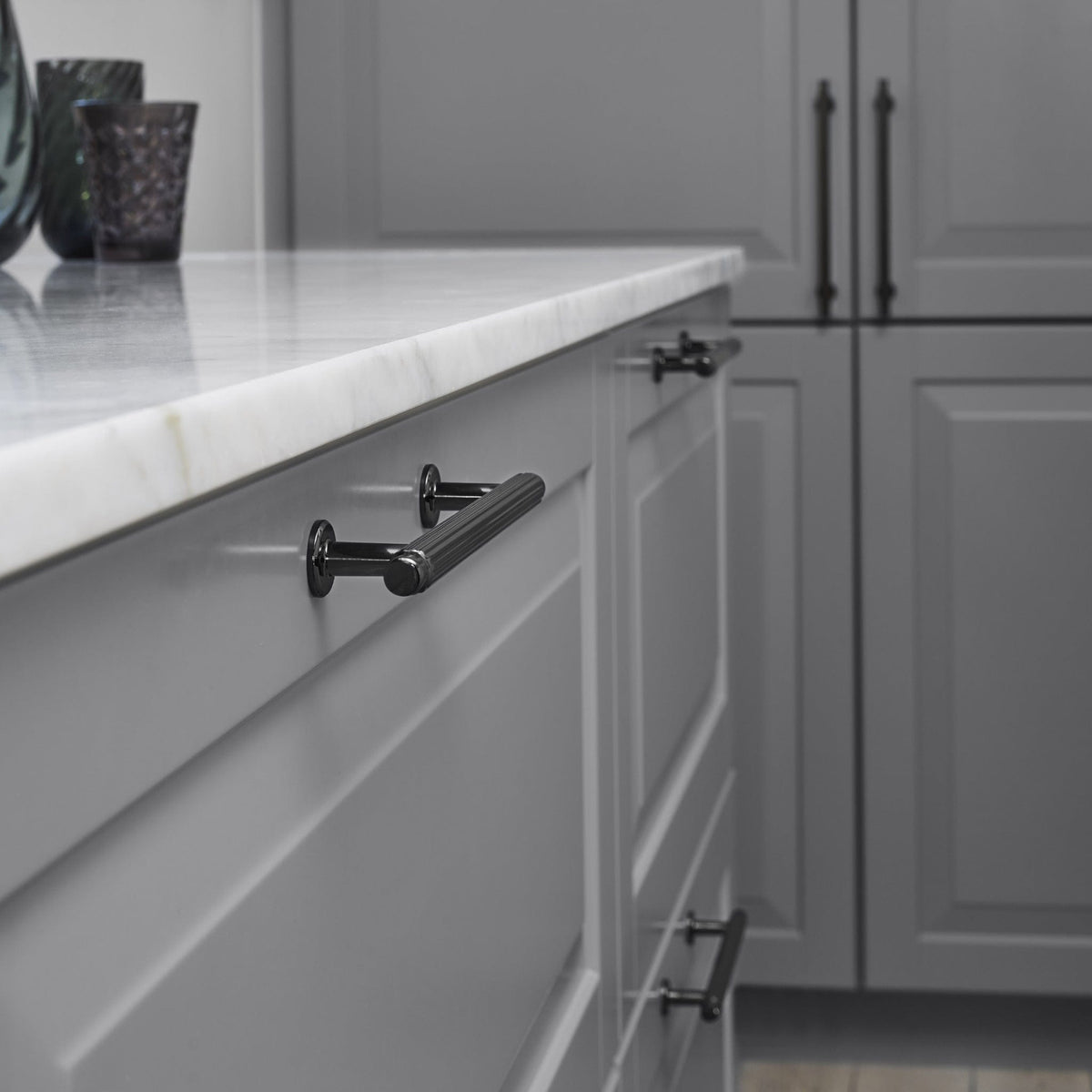 Villa | Greb i Blank Sort Nikkel Furnipart FINICC