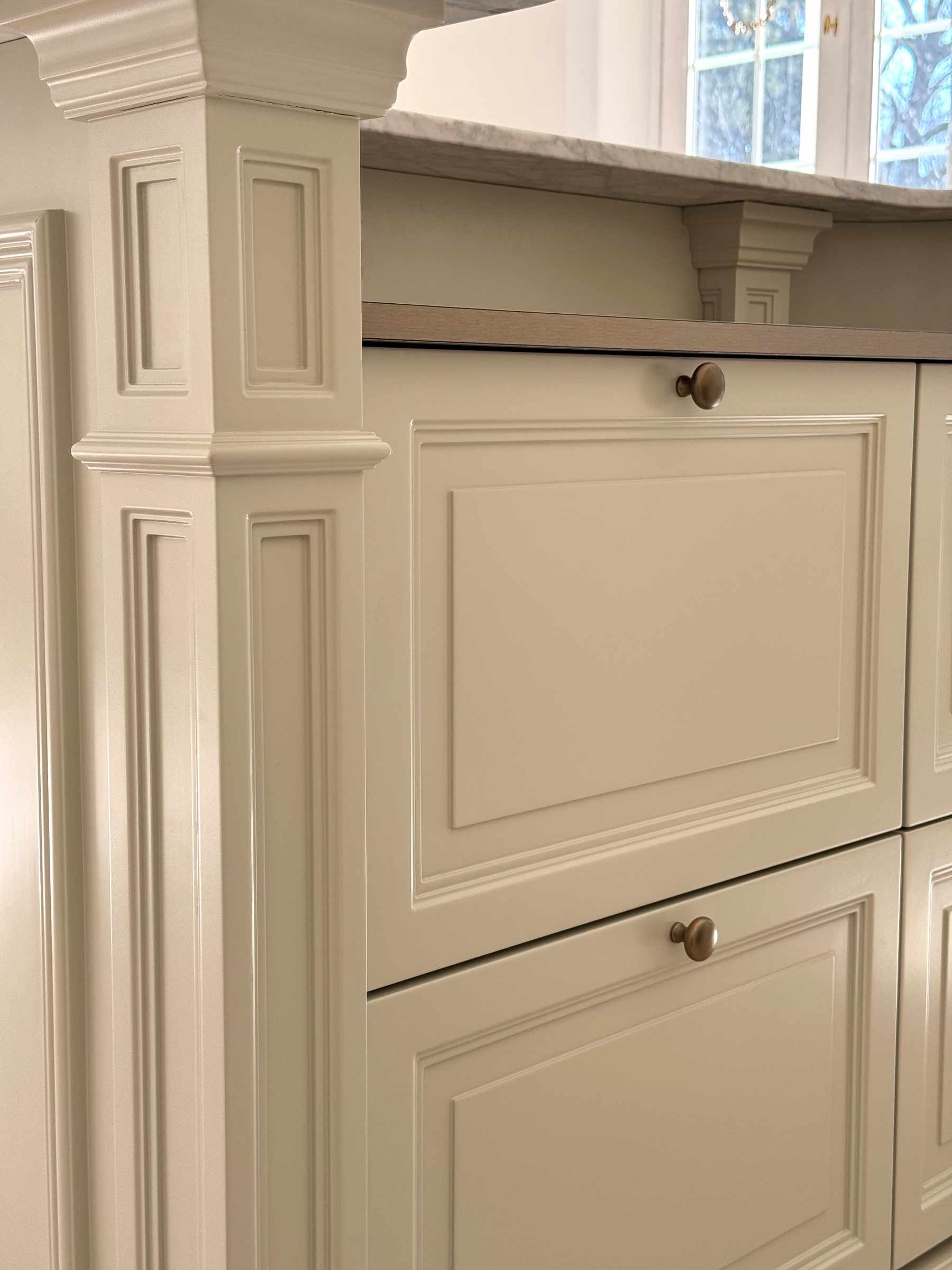 Wade | Knop i Antik Messing Ø 32 mm x D 29 mm Alexander & Wilks AW836-32-AB FINICC