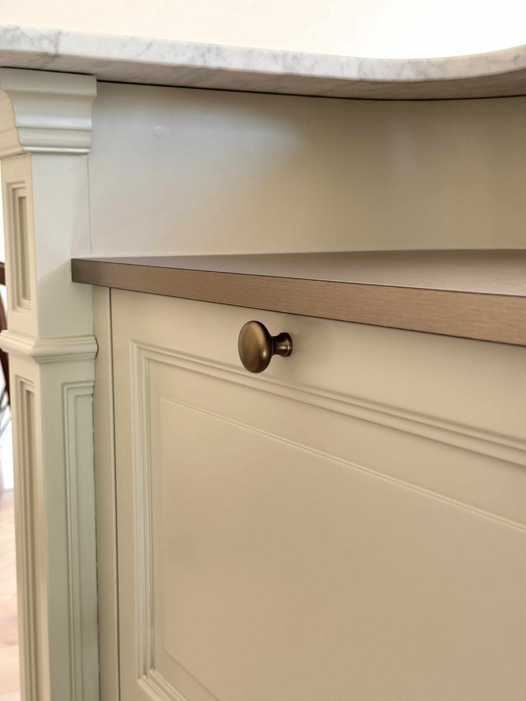 Wade | Knop i Antik Messing Ø 32 mm x D 29 mm Alexander & Wilks AW836-32-AB FINICC