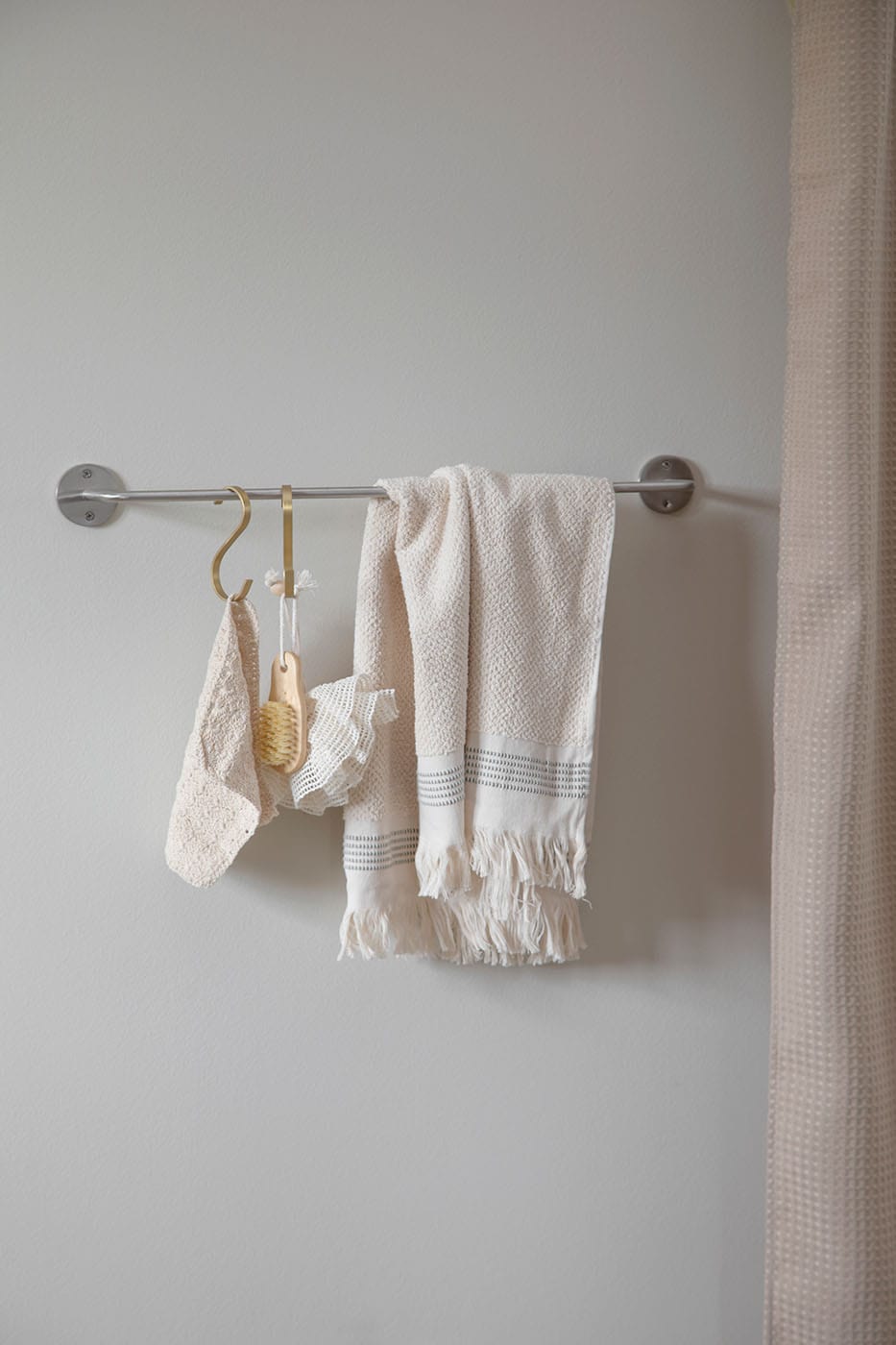 Wall | Håndklædeholder eller Køkkenstang i Børstet Stål - 60 X 7 Cm L 60 cm x D 7 cm MOUD Home MH-211423 FINICC